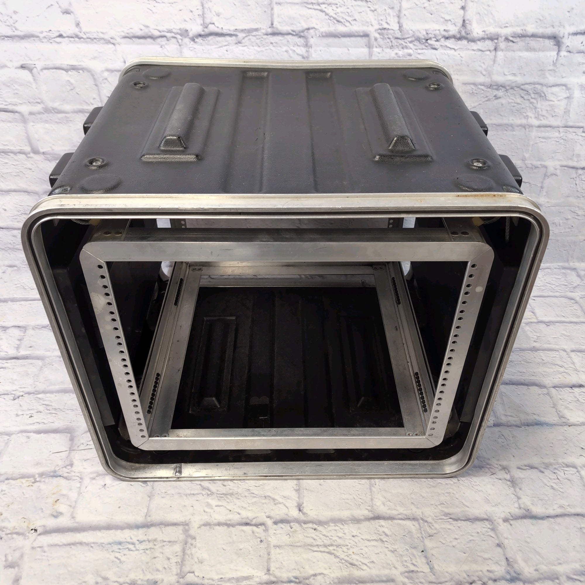SKB 8U Shockmount Suspended Rack Case