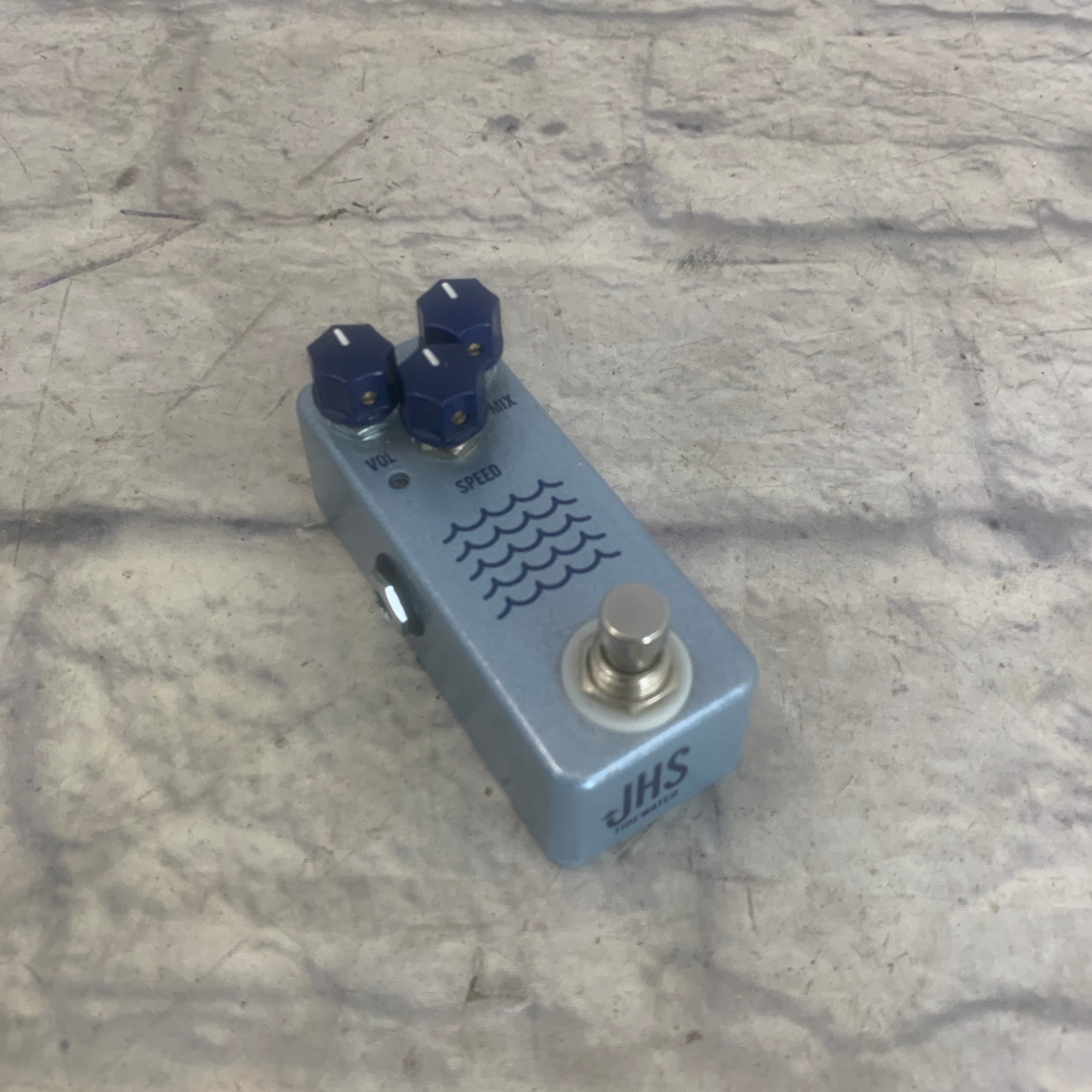JHS Tidewater Tremolo V2 (Preamp) Modulation Pedal