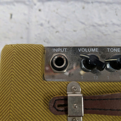 Fender Mini 57 Twin Amp null