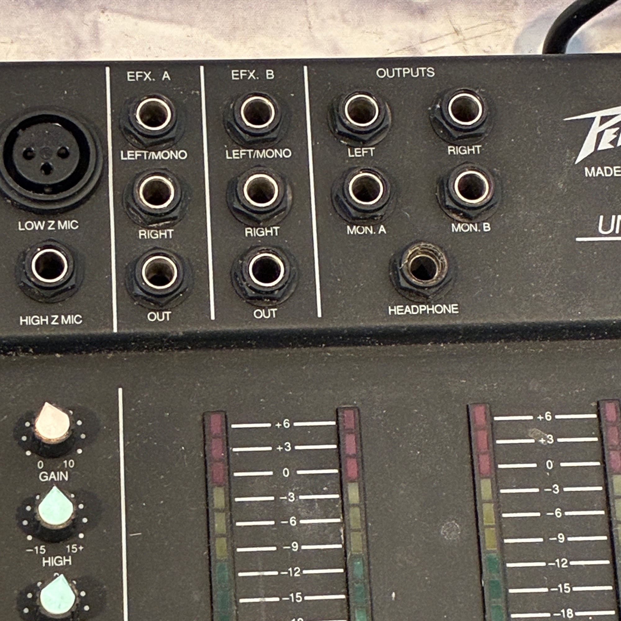 Peavey Unity 2000 12 Channel Mixer with Case Mixer