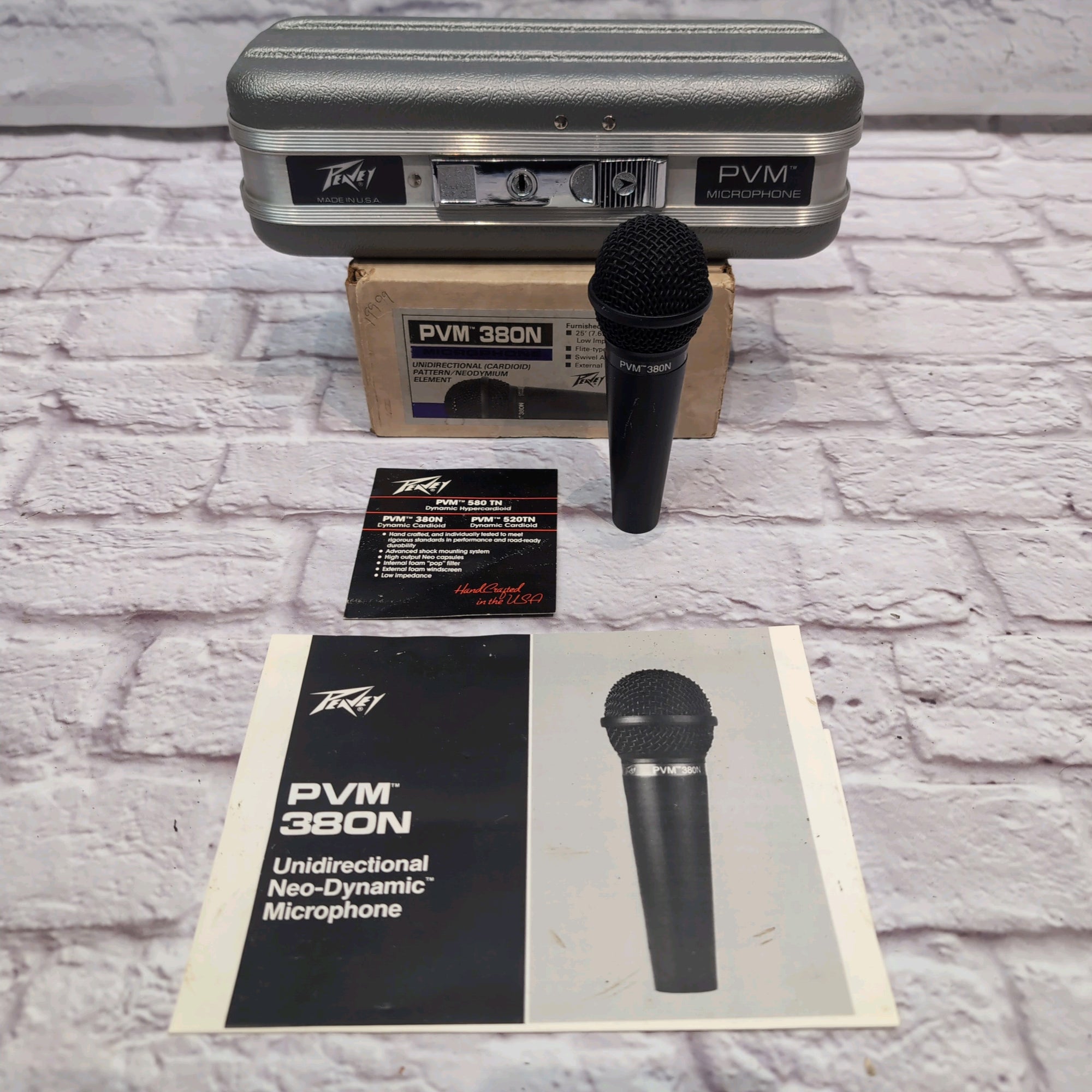 Peavey PVM380 Cardioid Dynamic Vocal Mic w/ Case