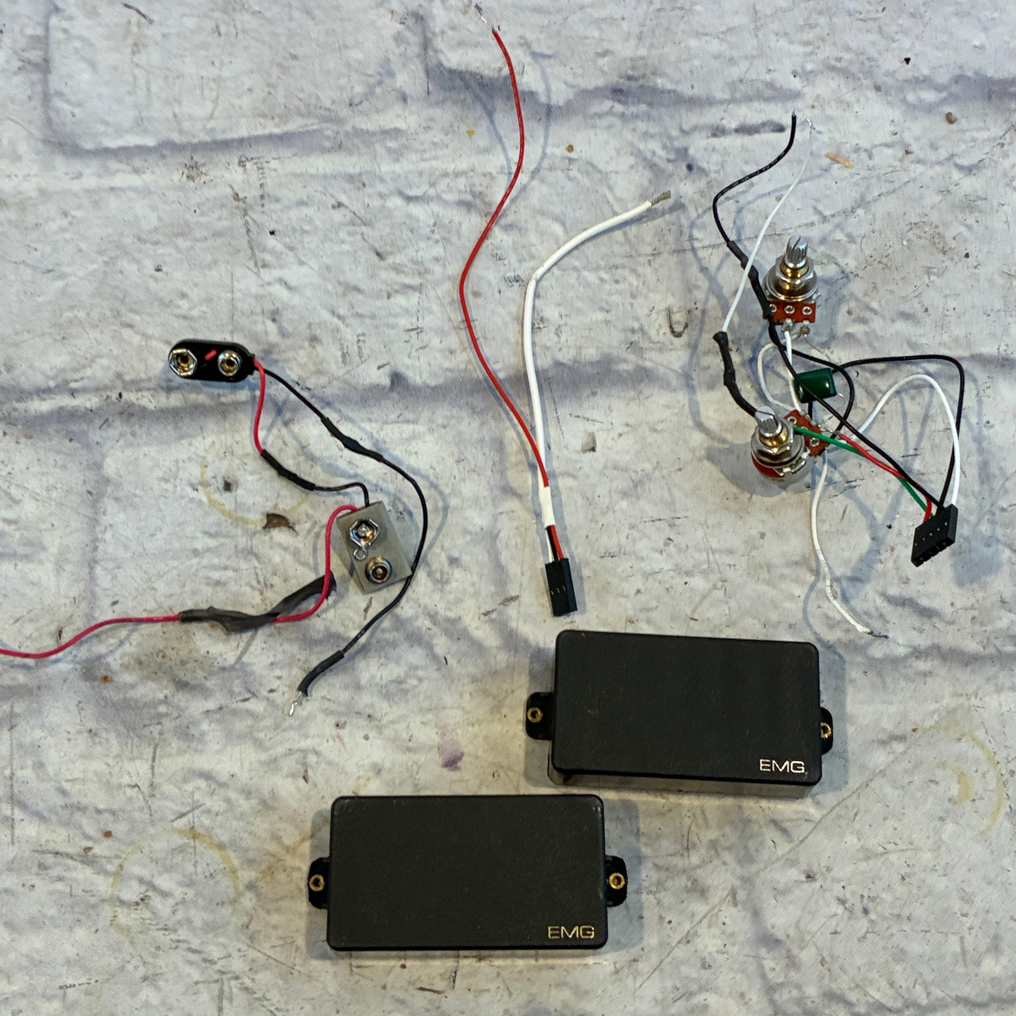 EMG 81 - 85 Active Humbucker Set with Wiring Harness Pickups