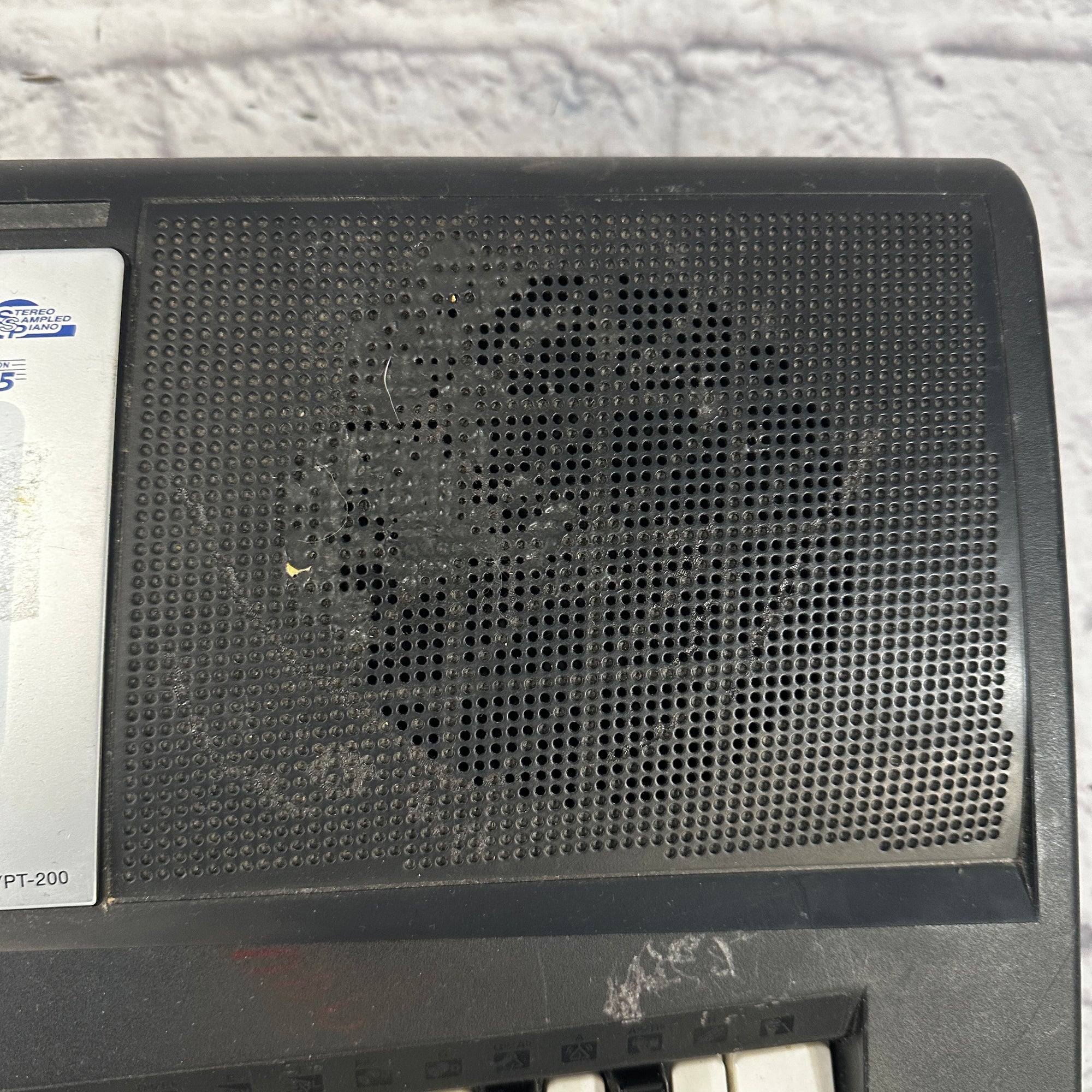 Yamaha YPT-200 61-Key Electronic Keyboard