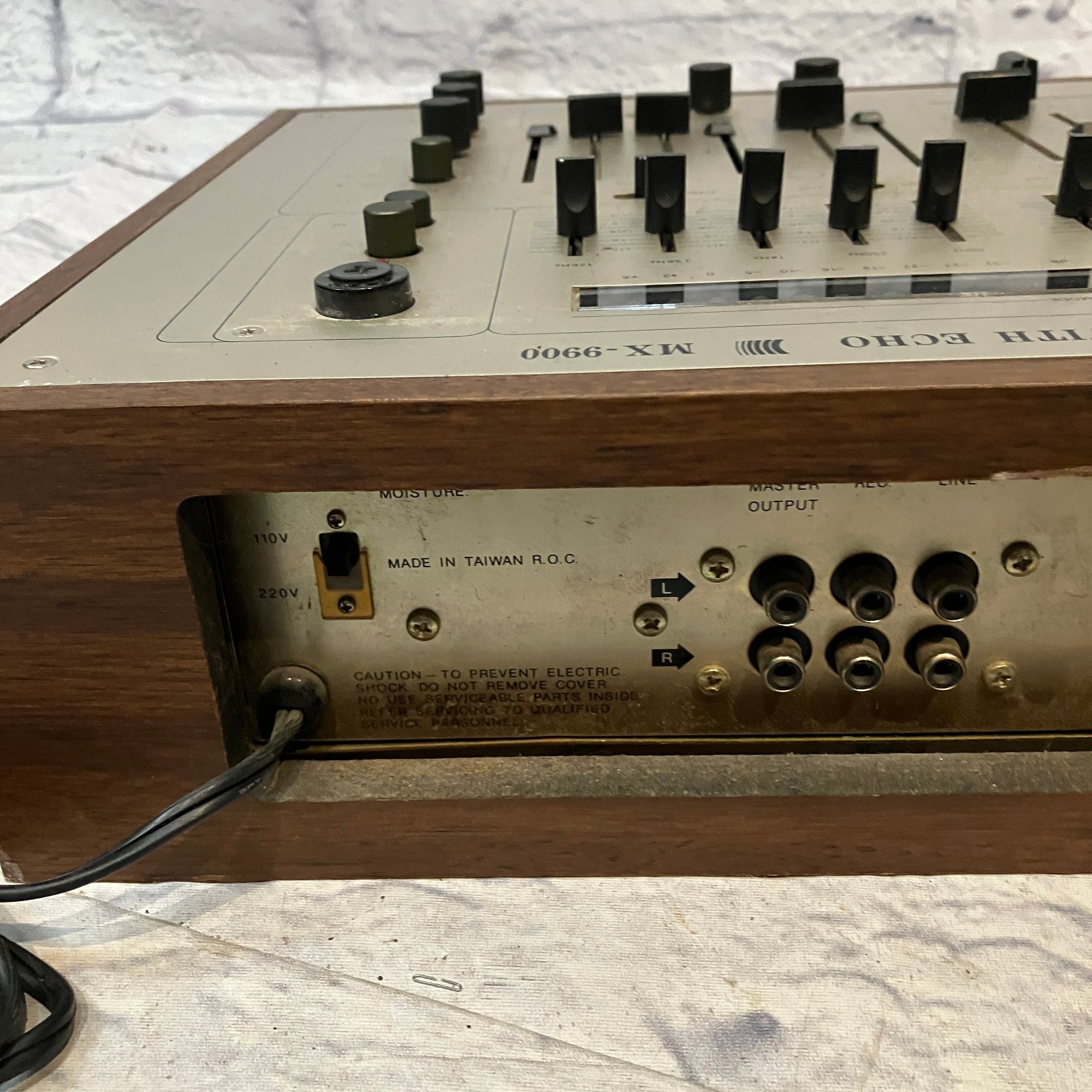 Gemini MX-9900 Stereo Equalizer Mixer with Echo