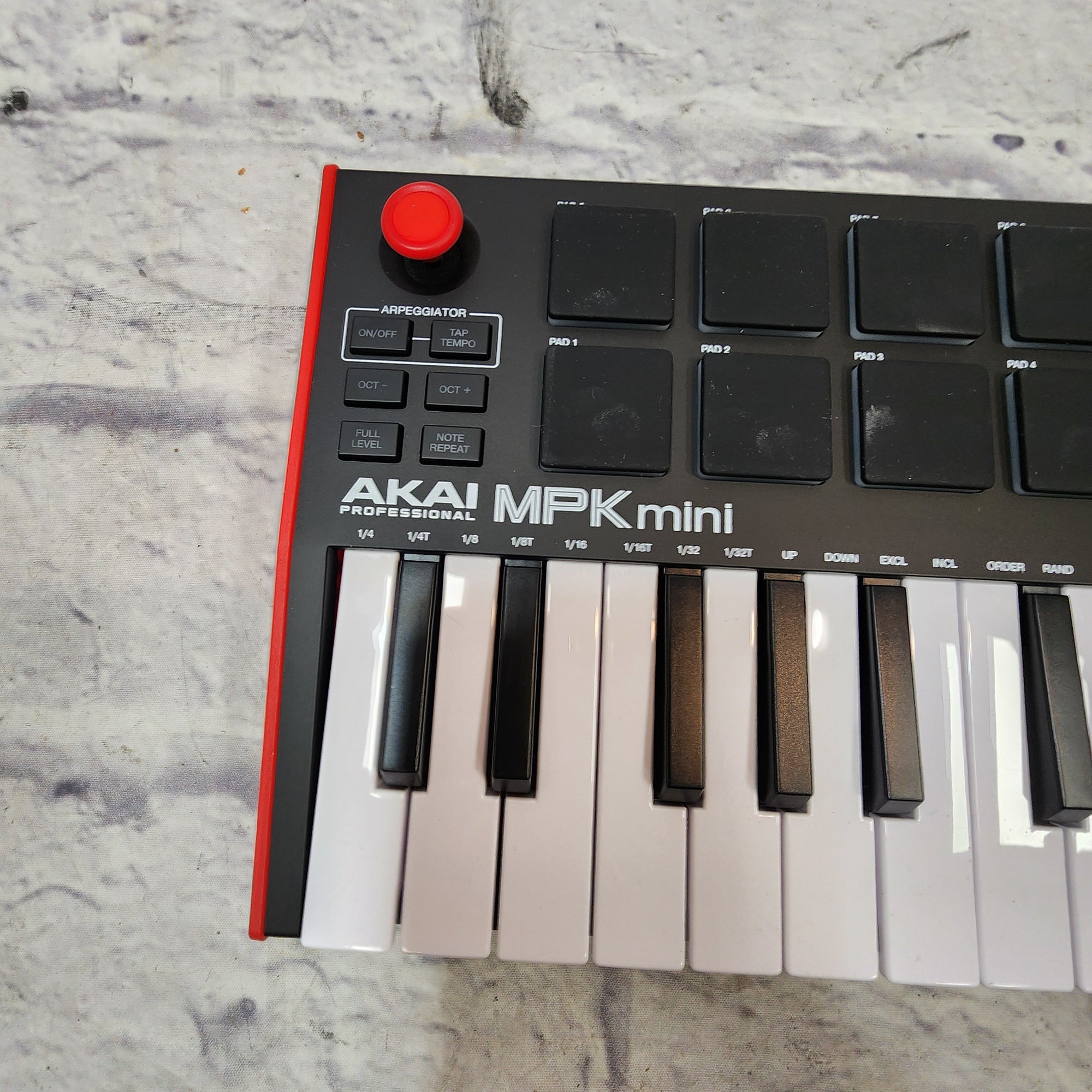 Akai MPK Mini Mk3 USB MIDI Keyboard and Pad Controller