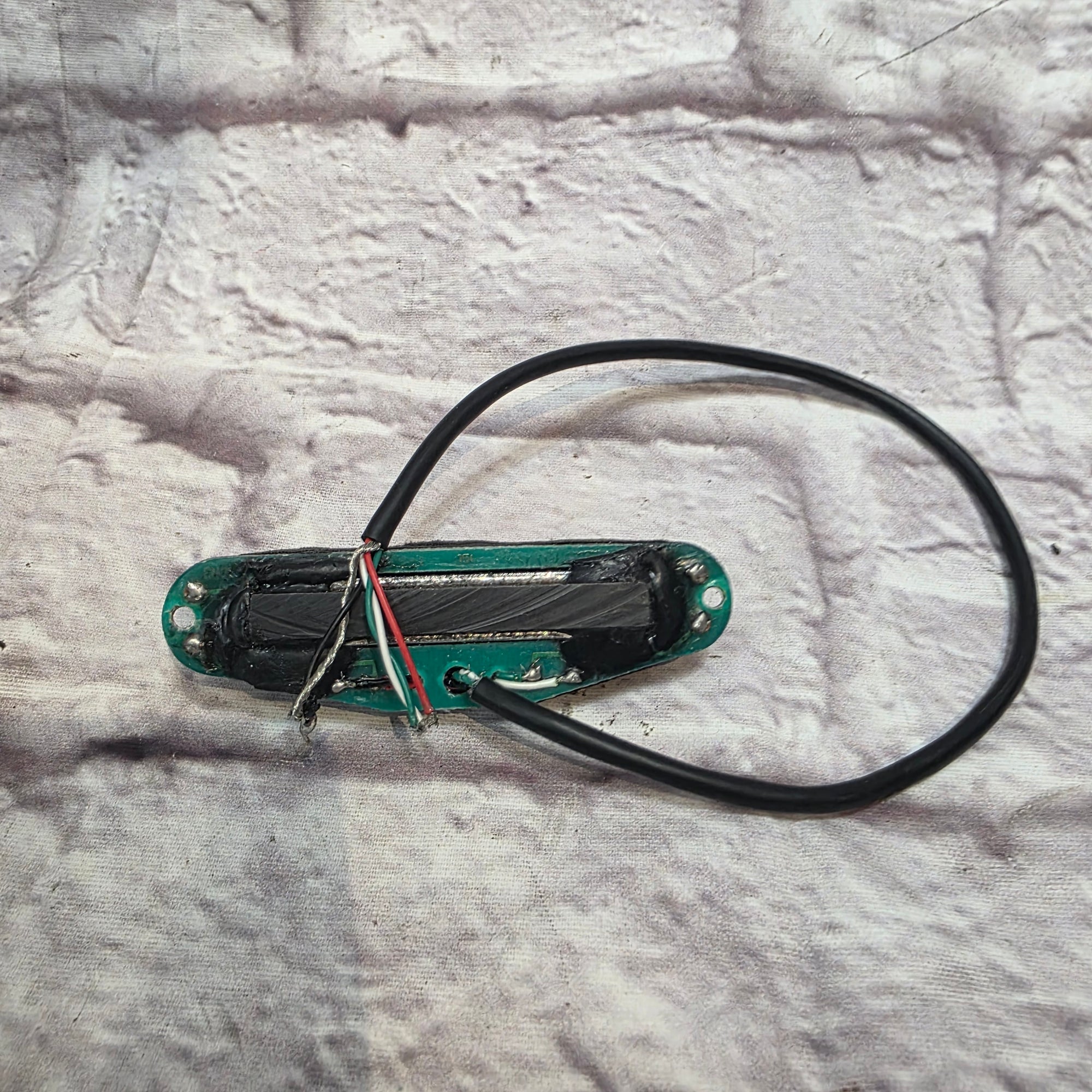 Unknown Twin-Rail "Hot Rails" Dual Coil Style Pickup