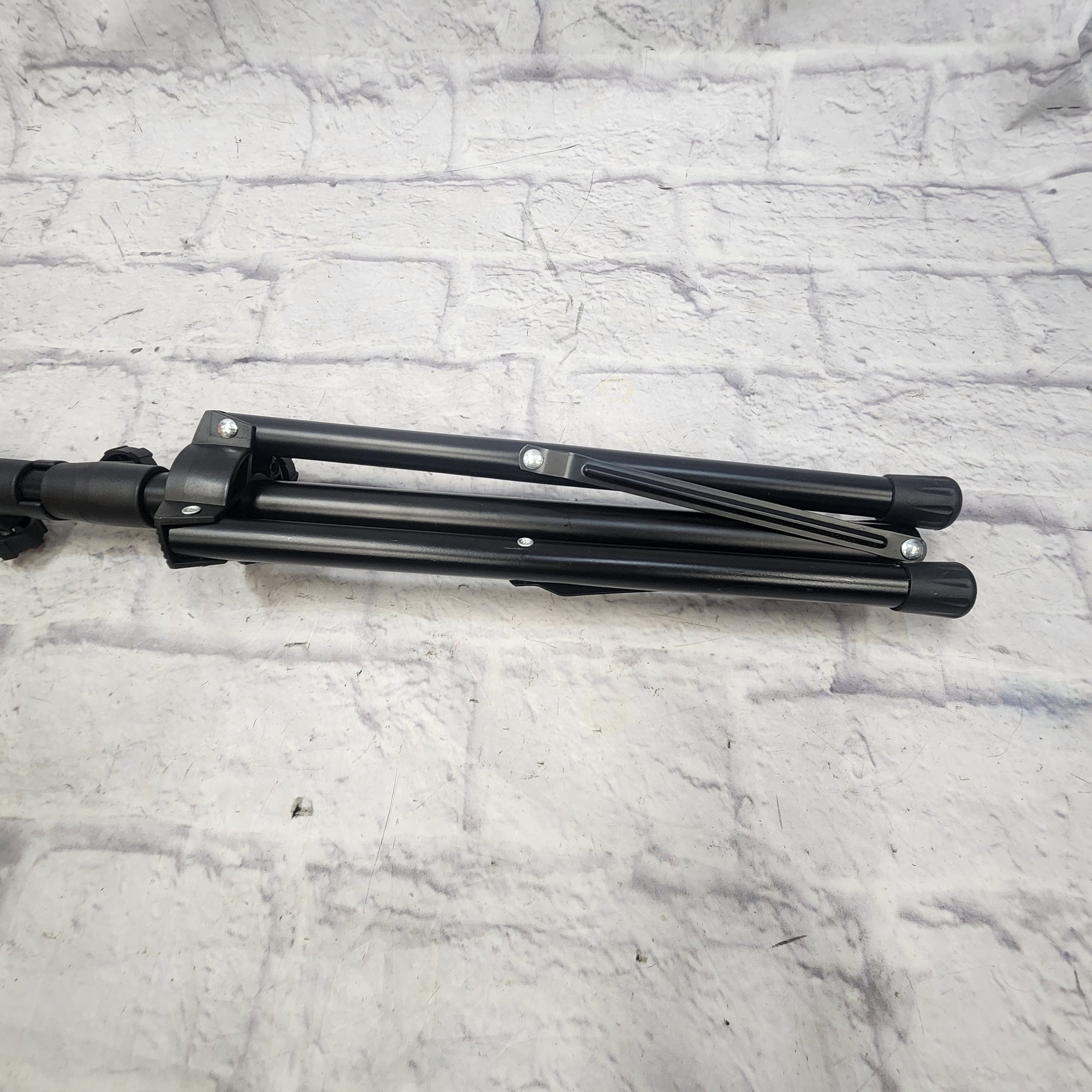 Unknown Gooseneck Microphone Stand with Tripod Base