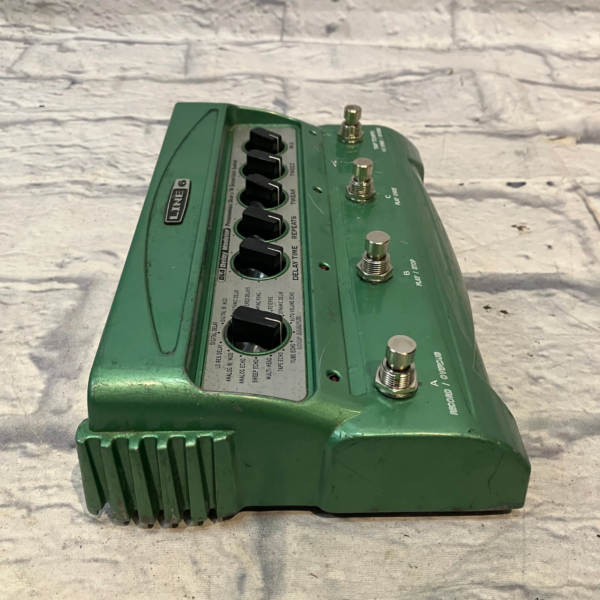 Line 6 DL4 Delay Modeler Pedal W/Box