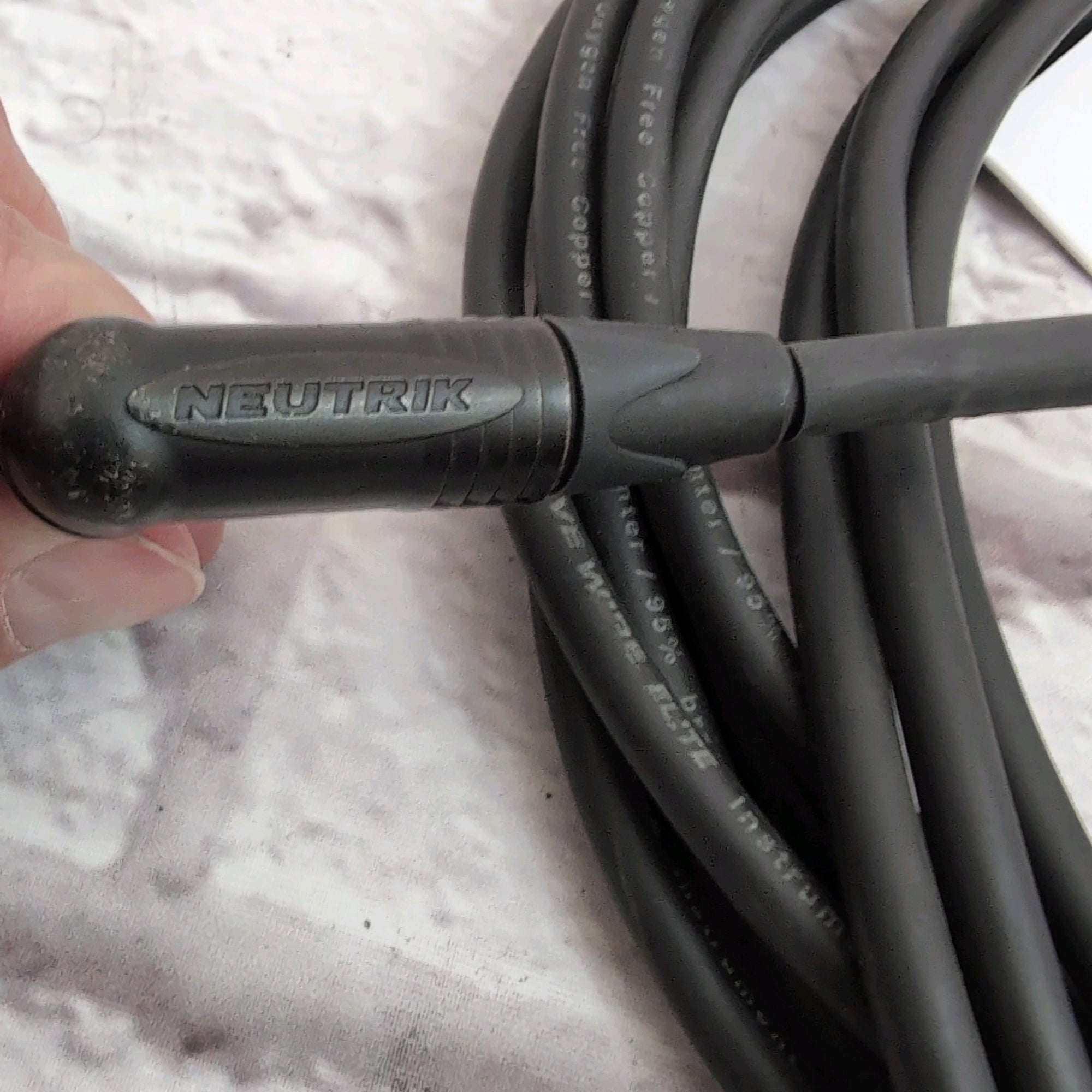 Livewire Elite 25" Right Angle to Straight 1/4" Guitar Instrument Cable