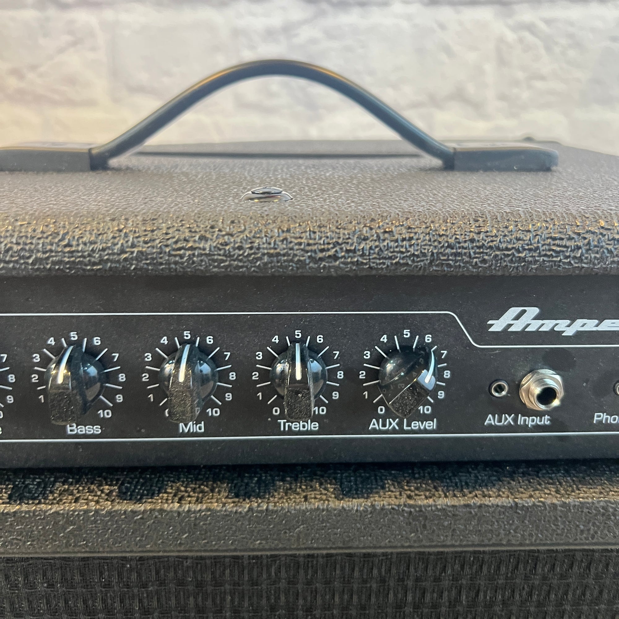 Ampeg BA-108 Bass Guitar Combo Amp