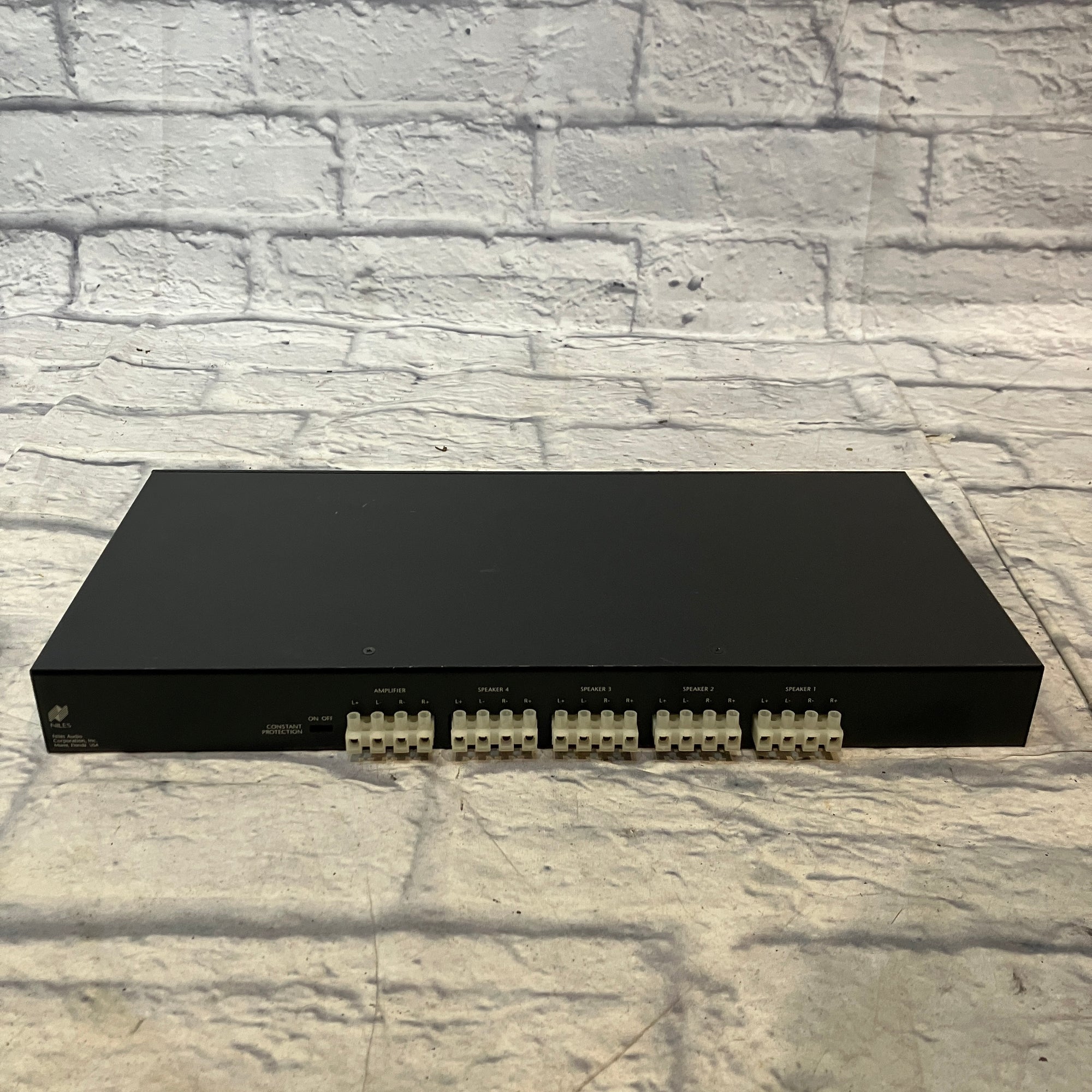 Niles SVL-4 Speaker Selection/Volume Control System