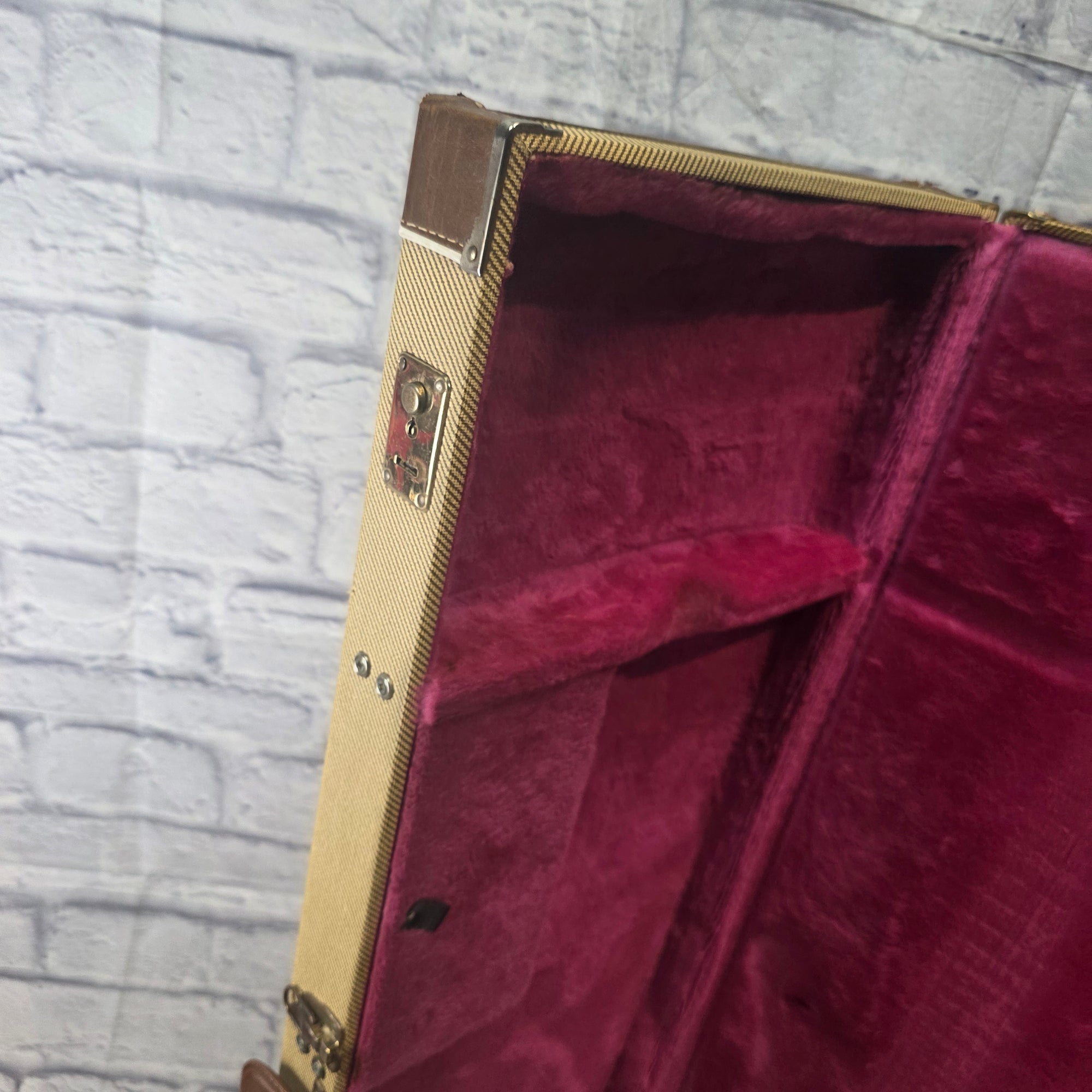 Washburn Brown Hard Case - Pink Interior Hard Case