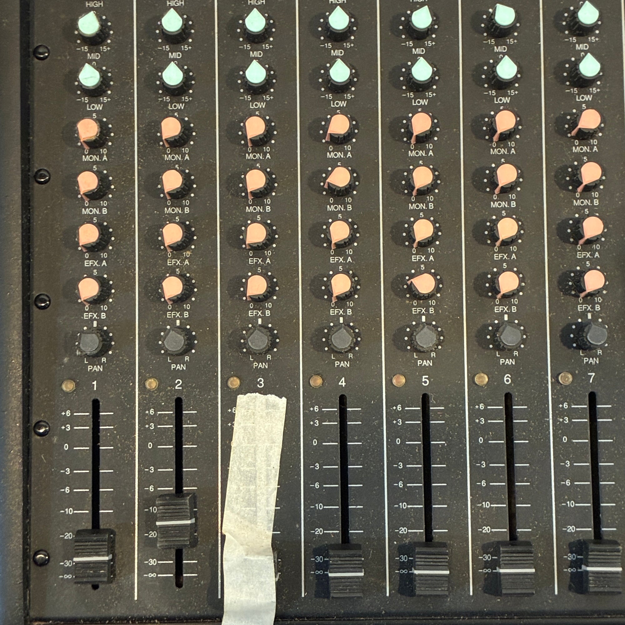 Peavey Unity 2000 12 Channel Mixer with Case Mixer