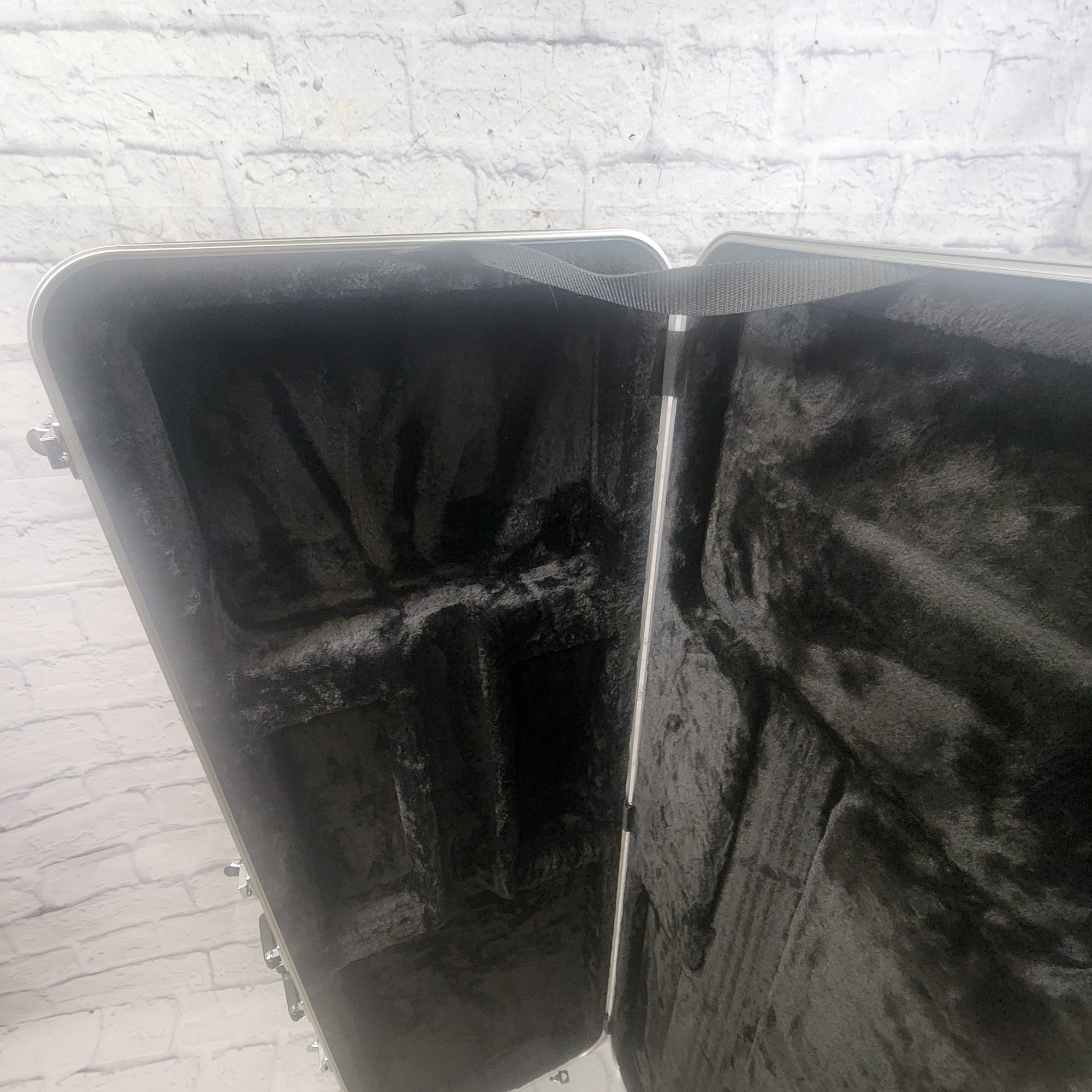 Gator Bass Hard Shell Case