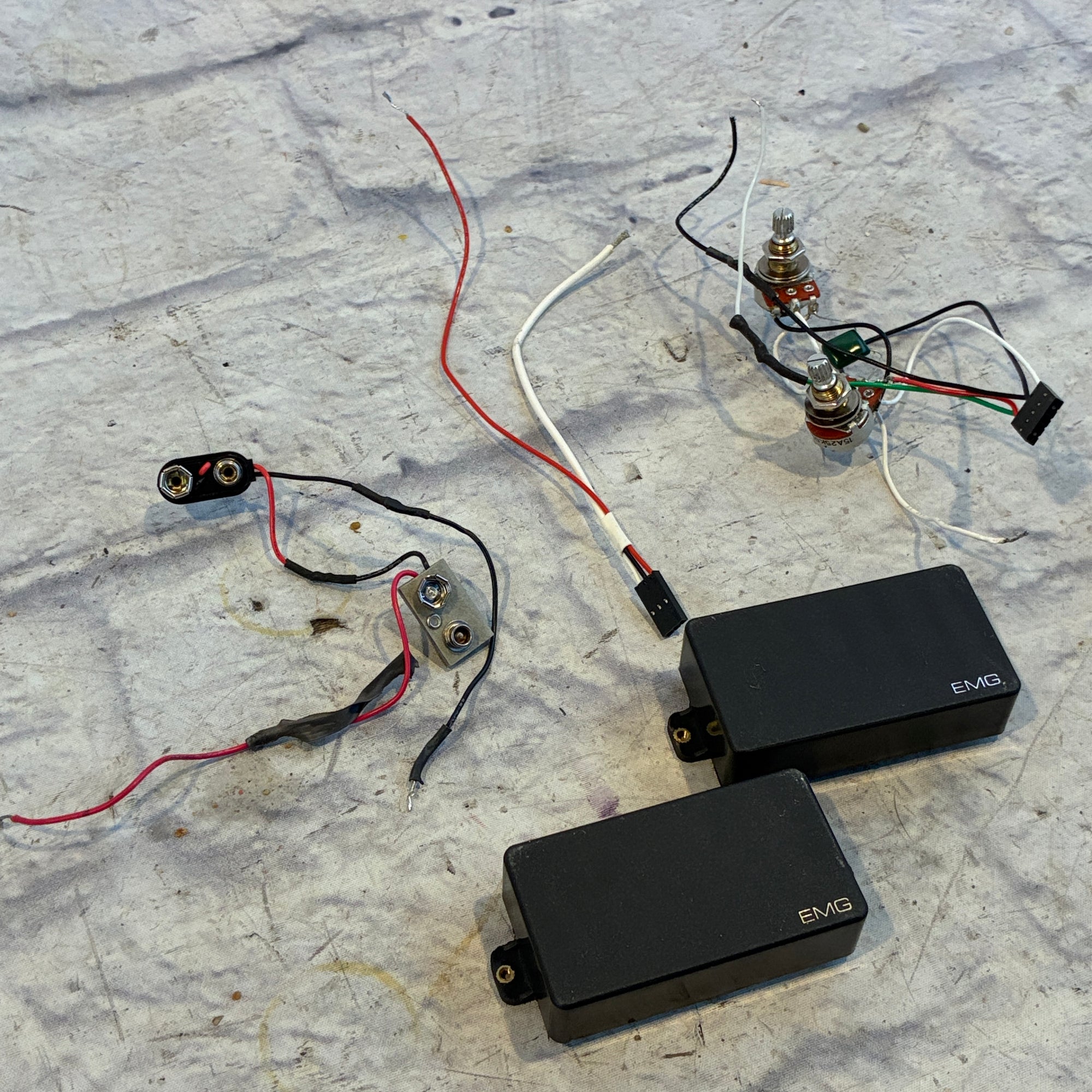 EMG 81 - 85 Active Humbucker Set with Wiring Harness Pickups