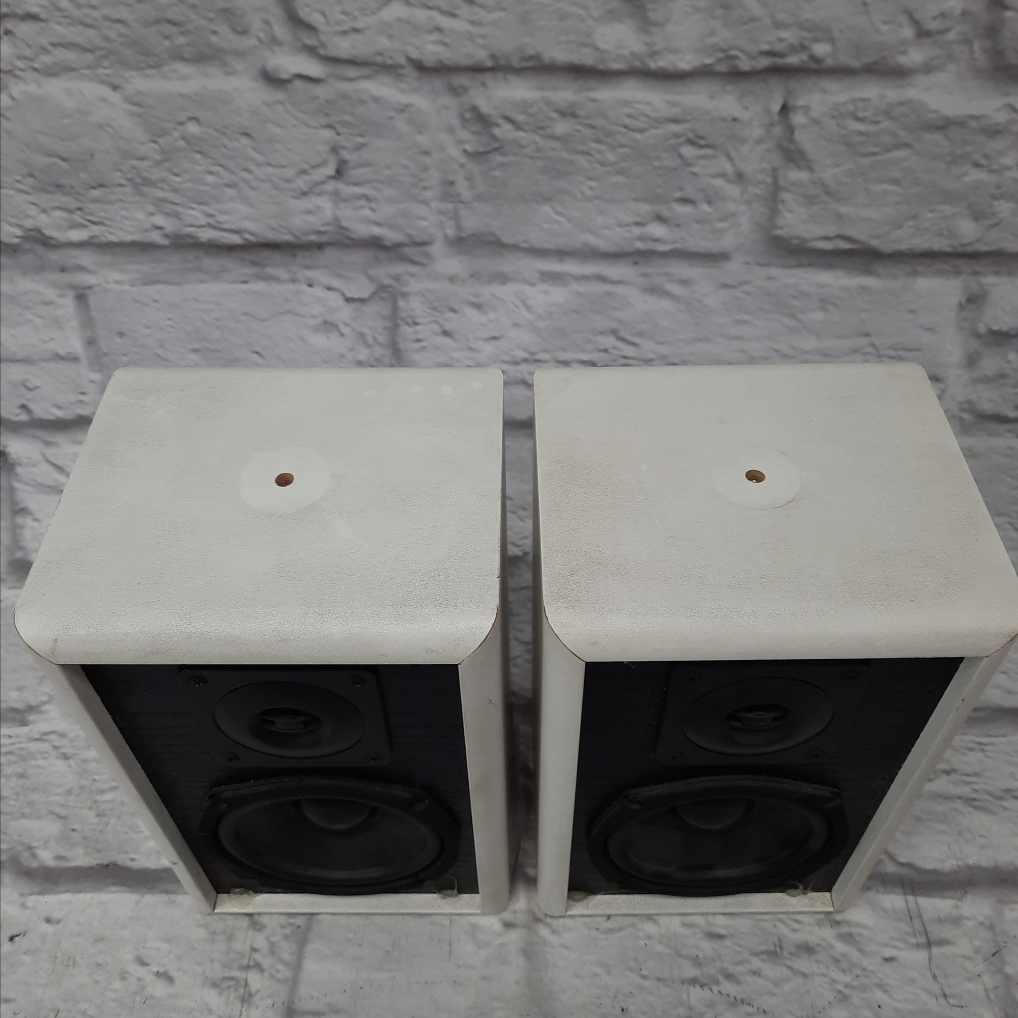 Unknown White Near Field Monitors (Pair)