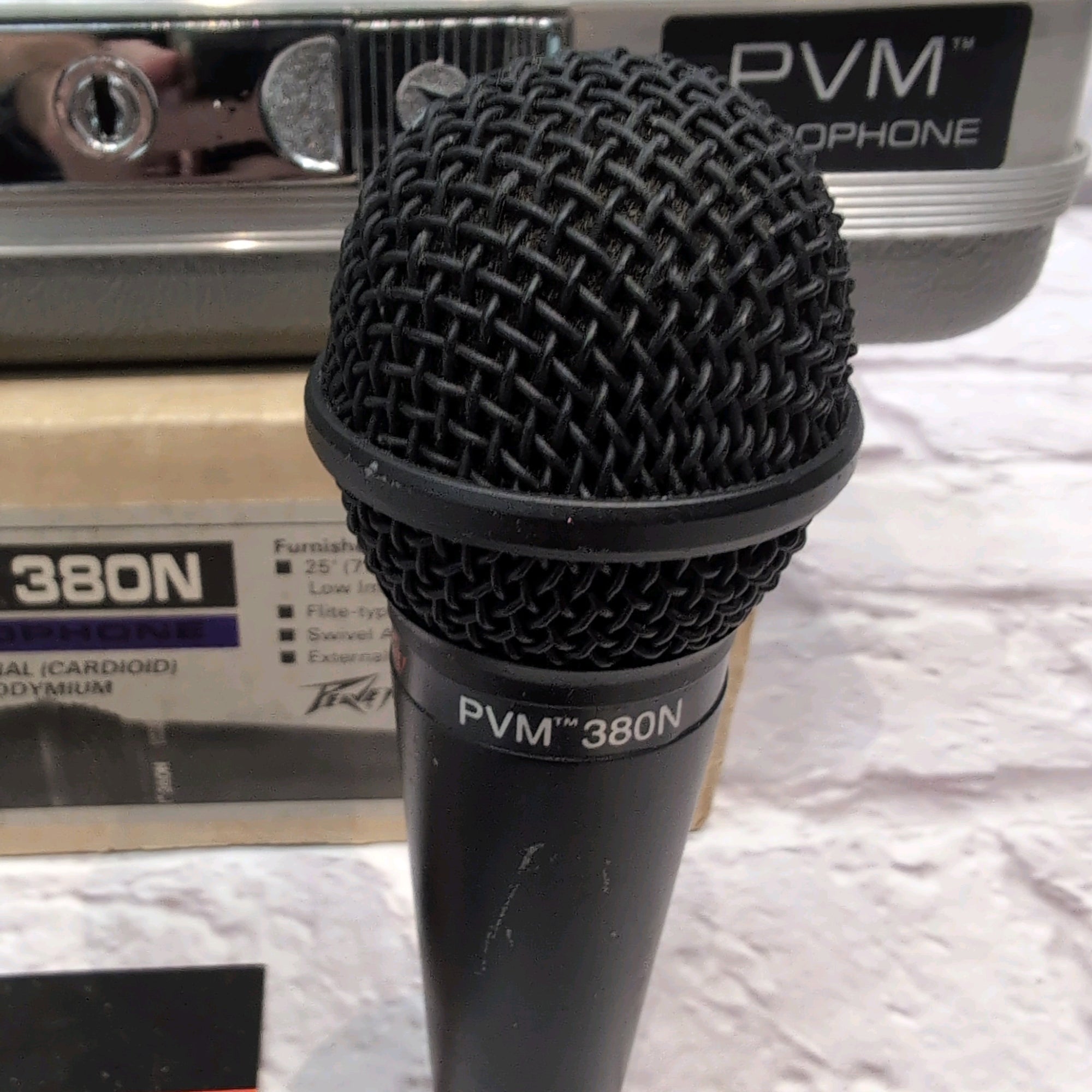 Peavey PVM380 Cardioid Dynamic Vocal Mic w/ Case