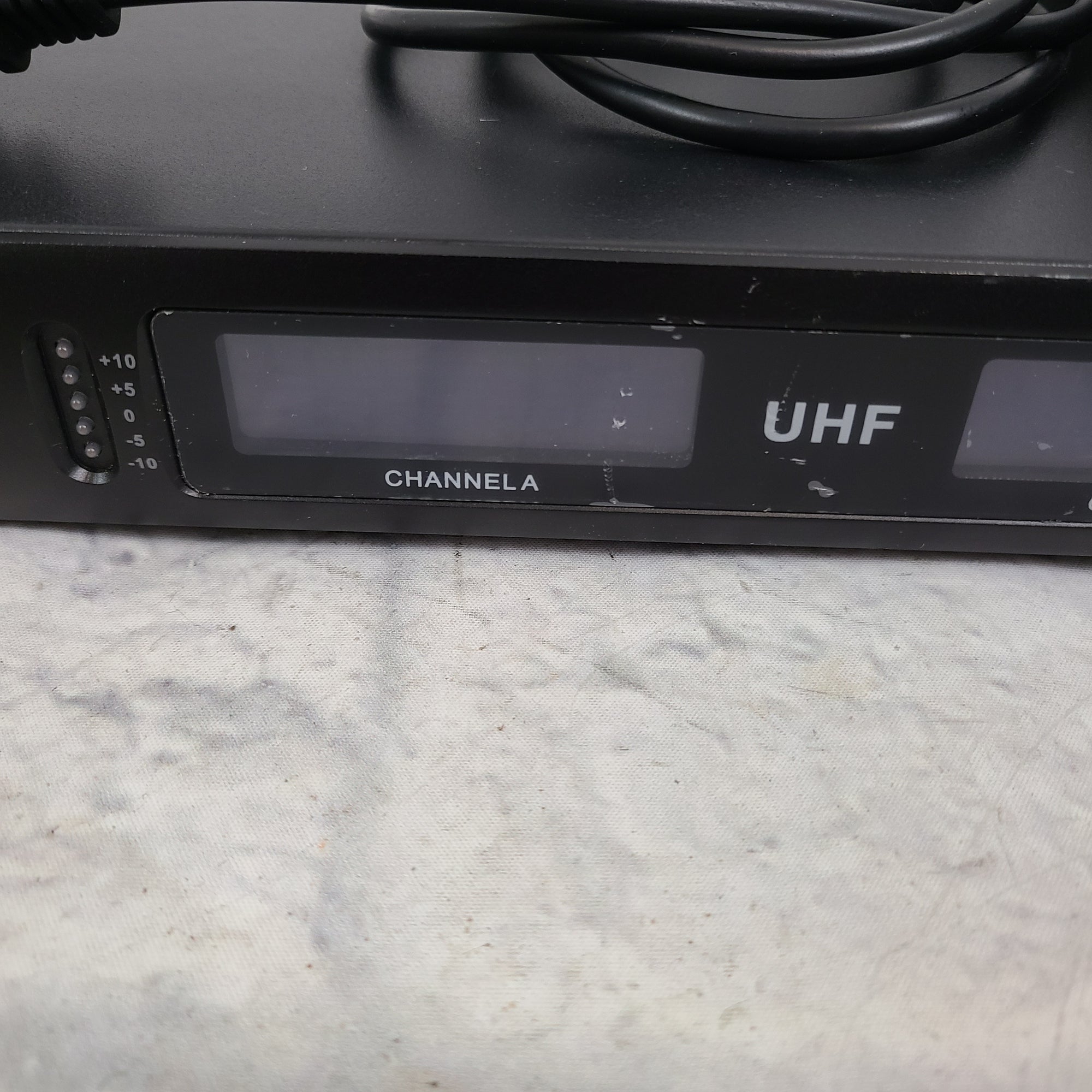 Technical Pro WM1201 w/ Microphone Wireless Rack Receiver