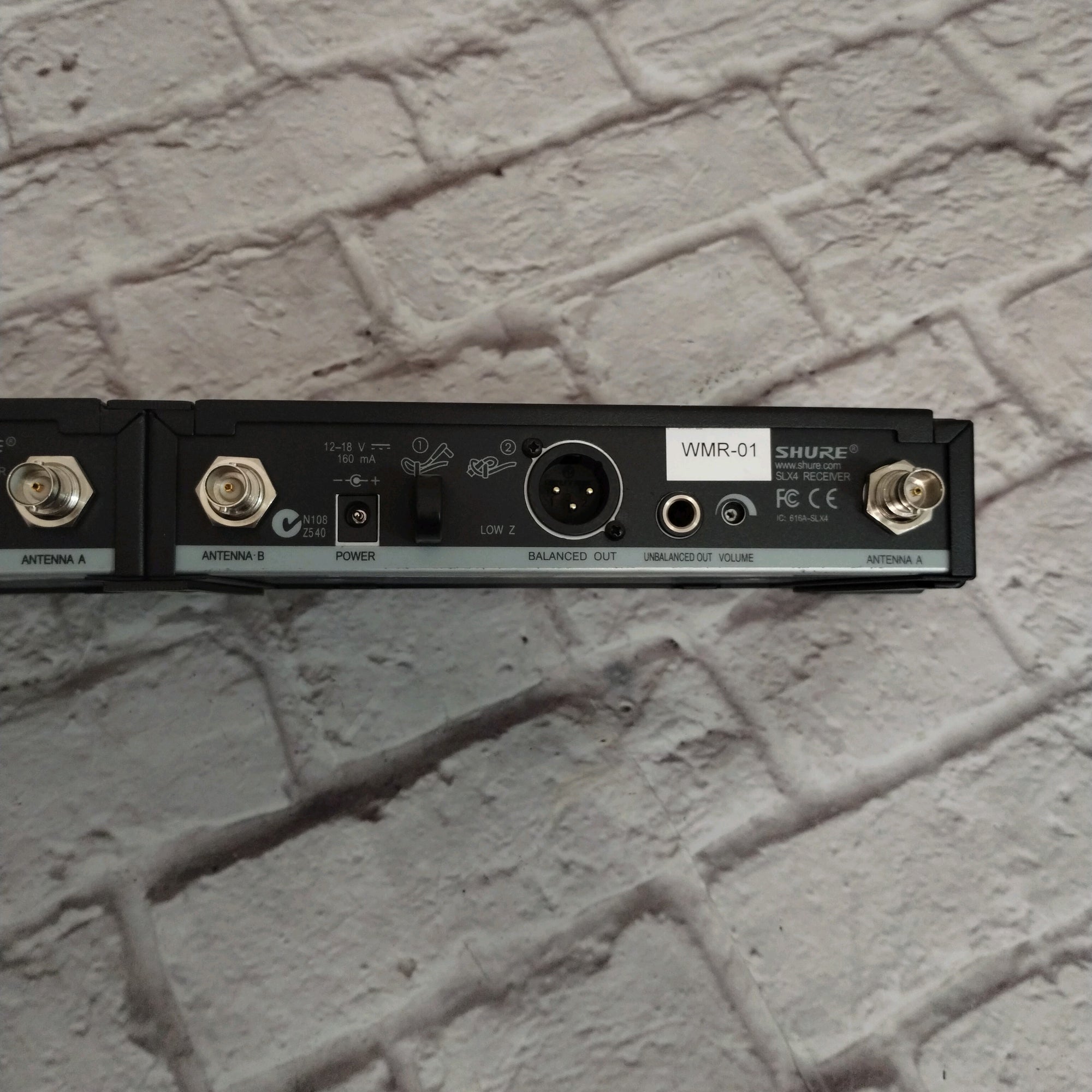 Shure SLX4 Pair Wireless Reciever