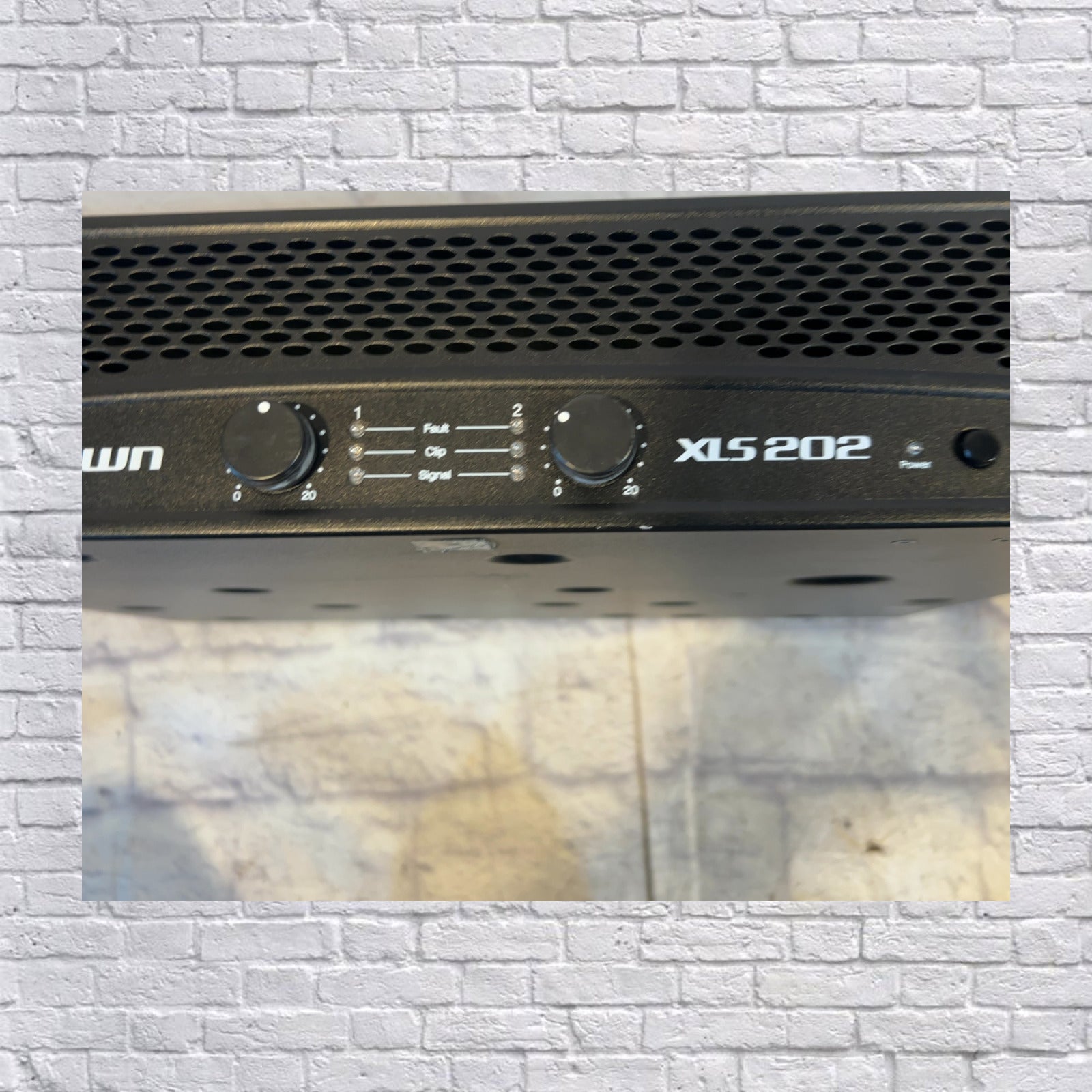 Crown XLS202 Power Amp