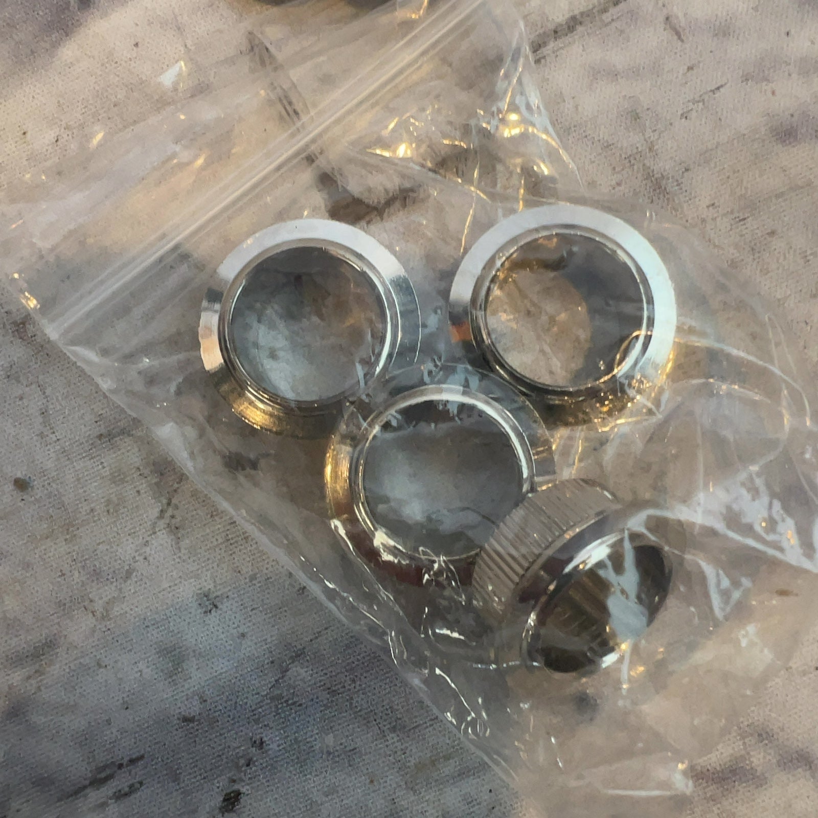 Unknown 4 String Bass Tuning Machines 4-In-Line
