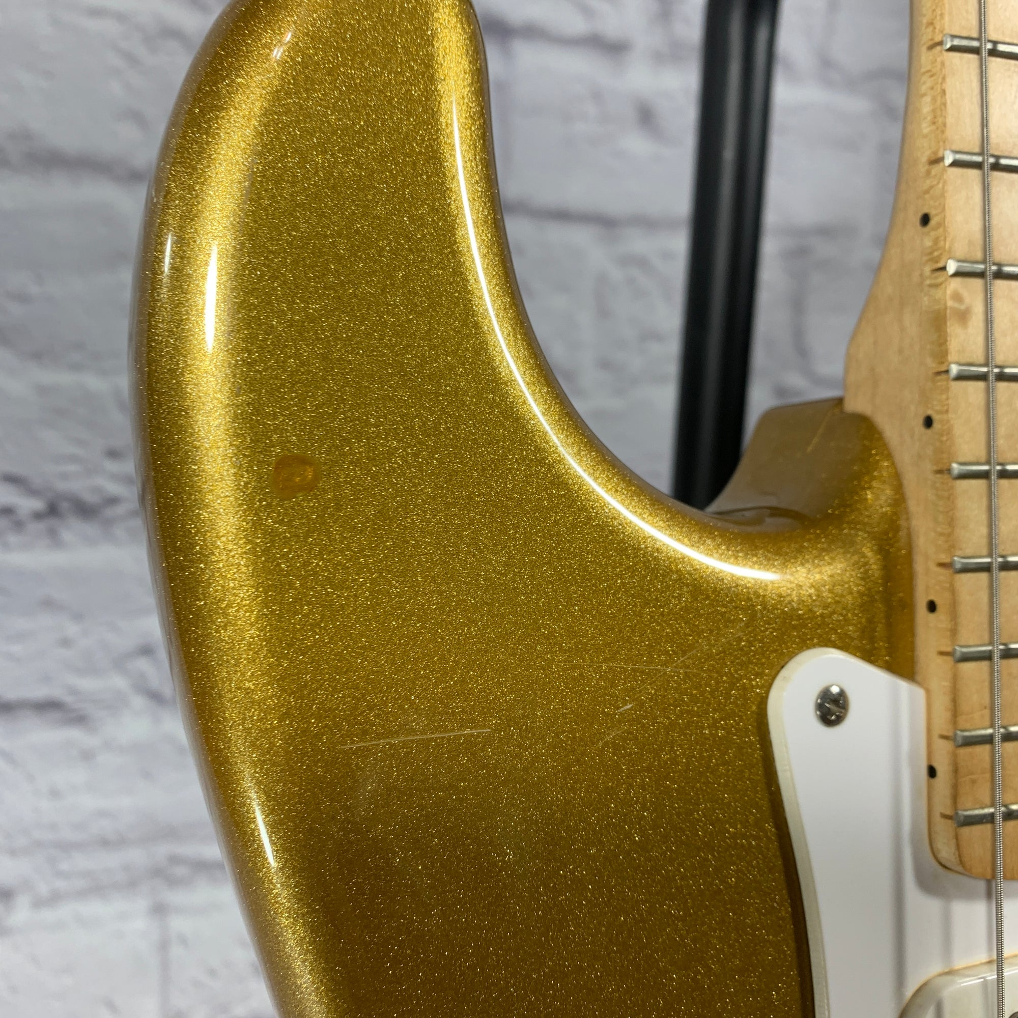 Squier Affinity Gold Sparkle Strat Electric Guitar