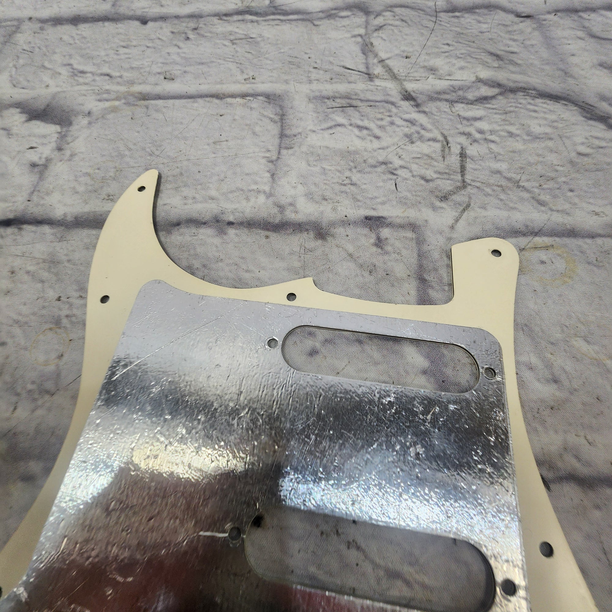 Unknown Stratocaster Pickguard Parchment-Black-Parchment