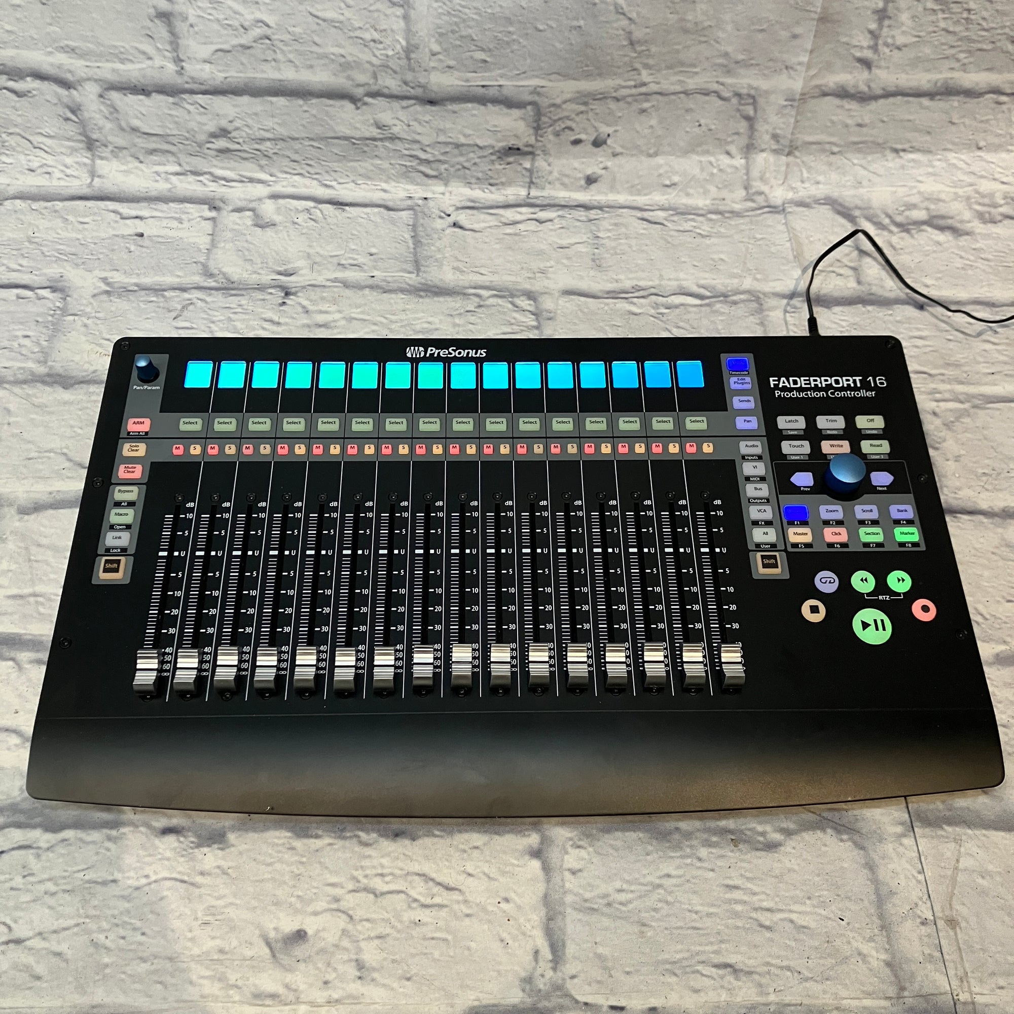 【美品】PreSonus Faderport 16 コントローラー Amazon.com: Presonus FADERPORT 16 USB 16-Channel Mix