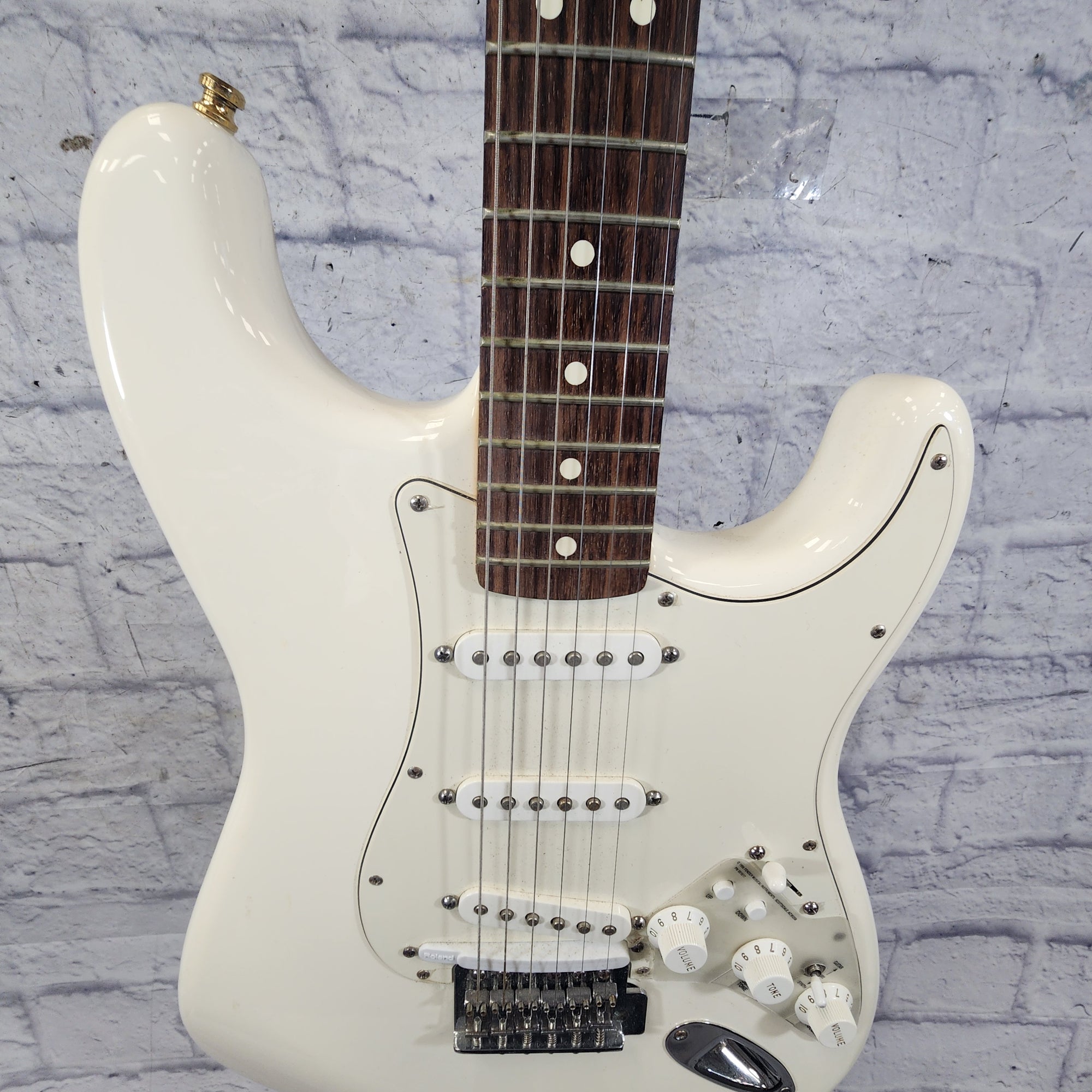 Fender Mexican Roland Ready Strat White Electric Guitar