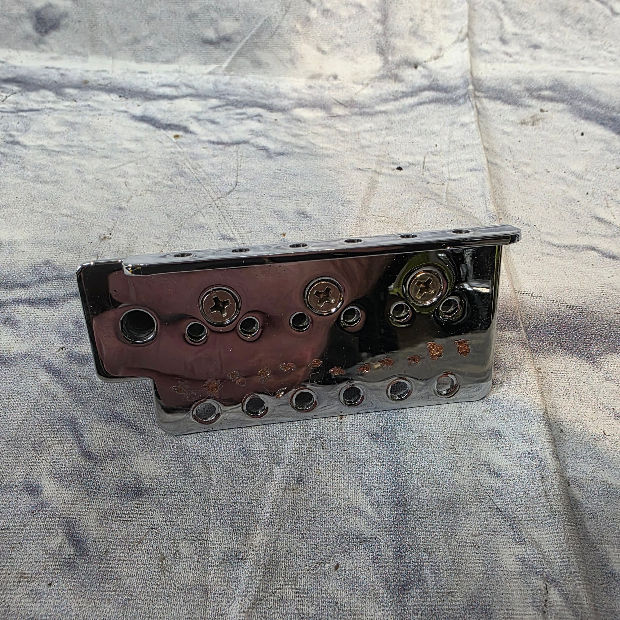 6 Screw Strat Tremolo Bridge - No Saddle Pieces