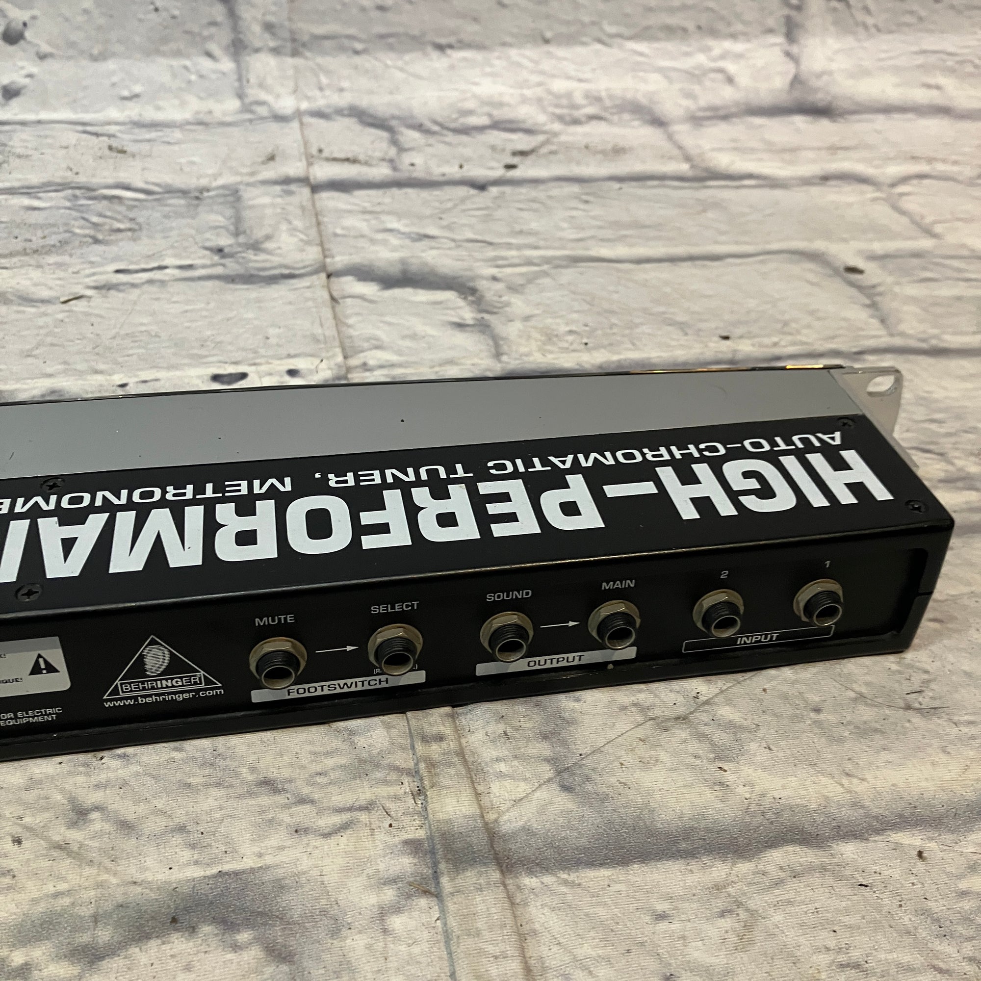Behringer BTR2000 Racktuner Rack Tuner
