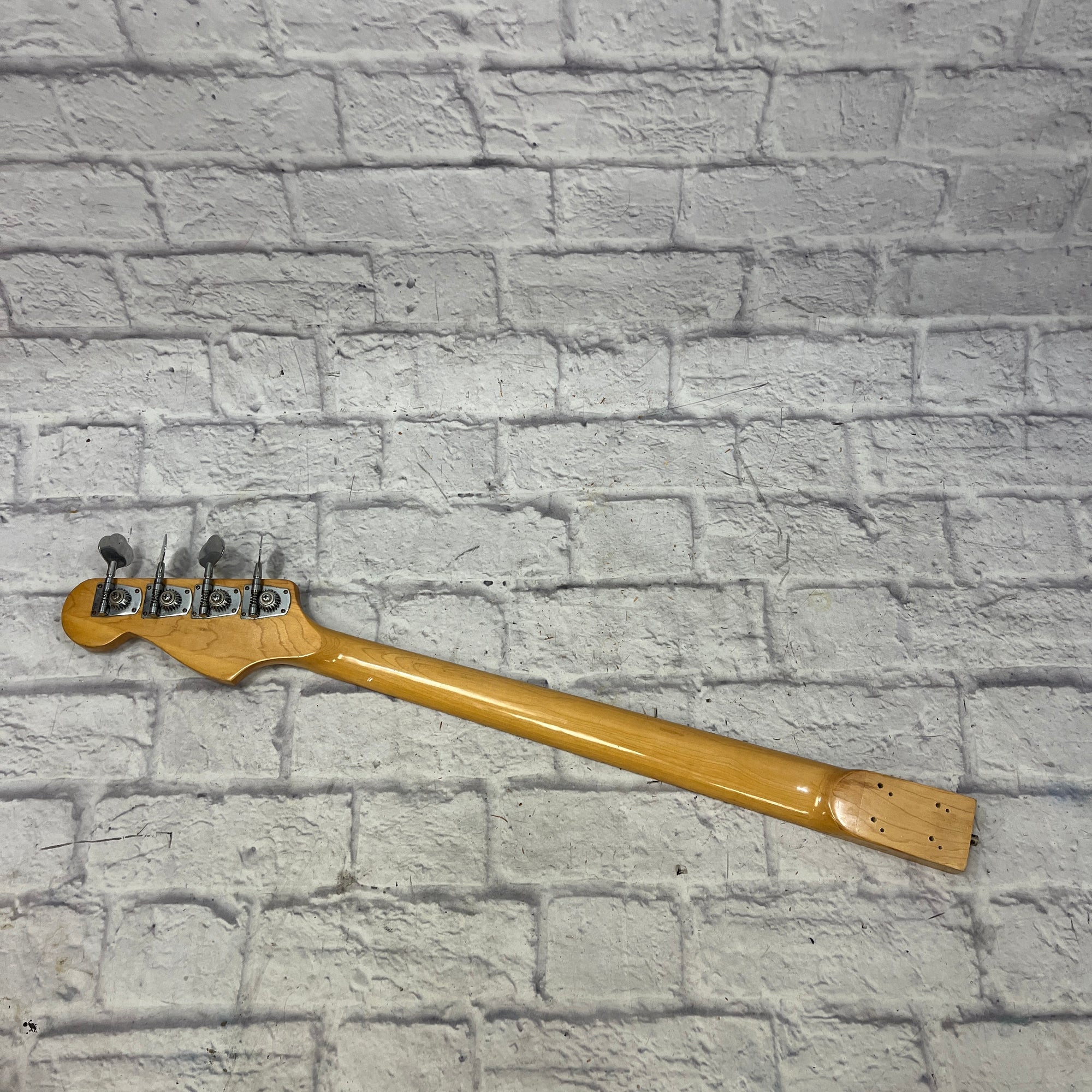 Memphis P Bass Neck w/ Tuners