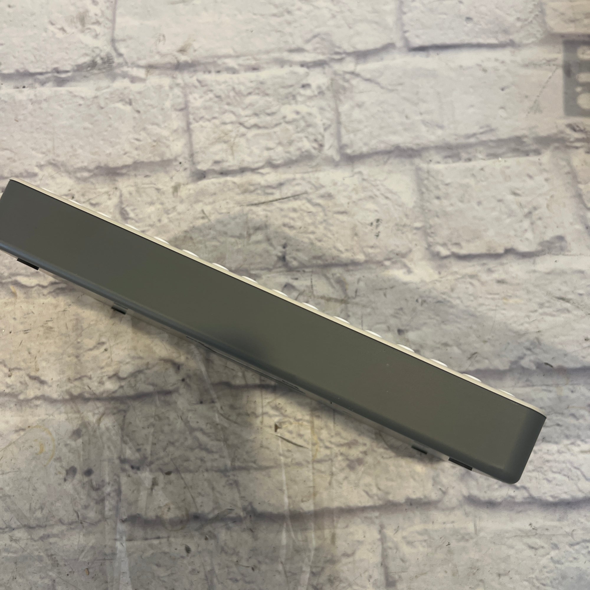 Sonicwave Liven Lofi-12 Sampling Groovebox