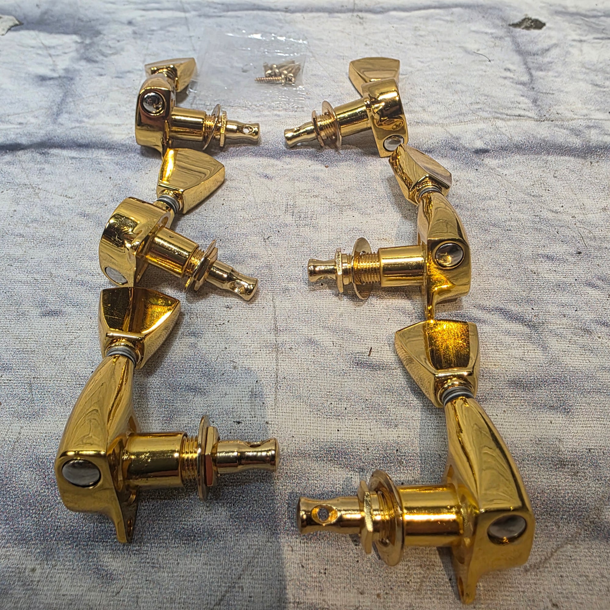 Guyker Professional Gold Tuning Machines 1.21 Ratio (6 Count) Tuners