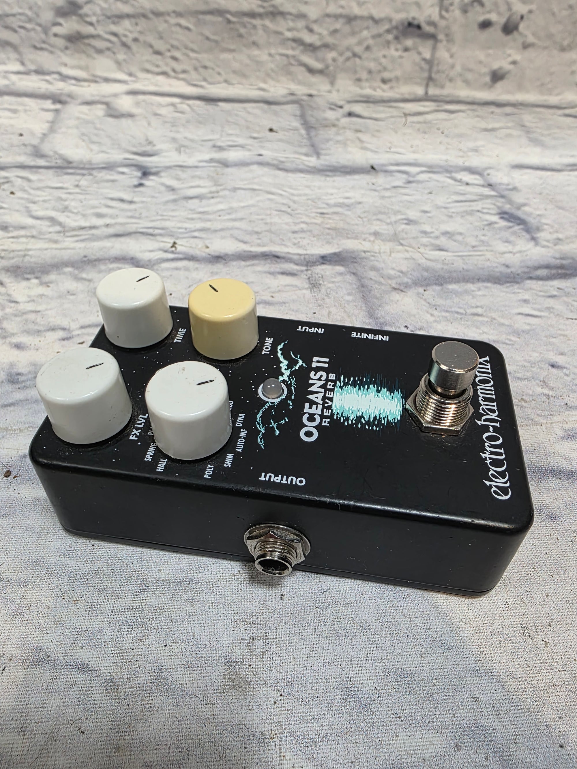 Electro-Harmonix Oceans 11 Reverb Pedal