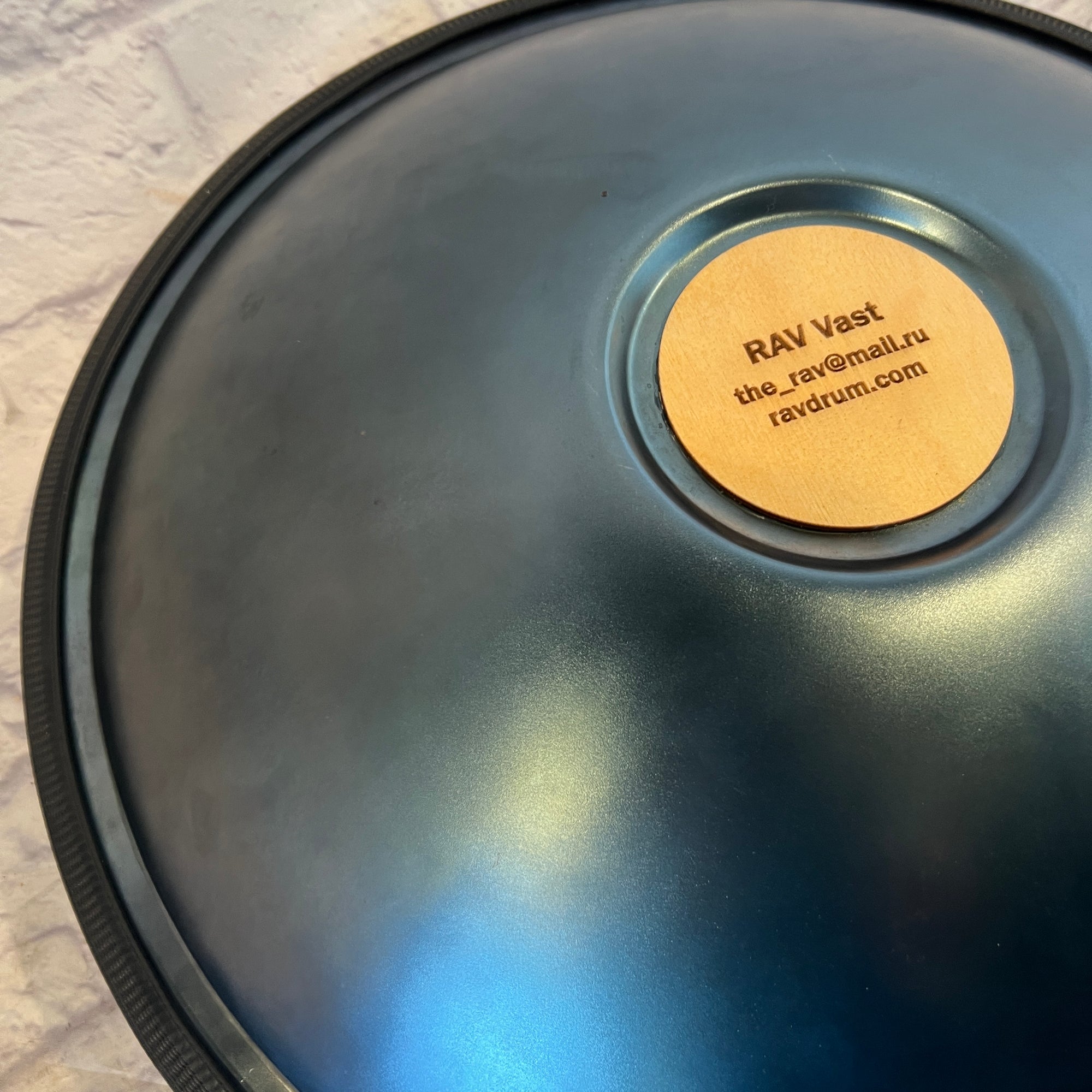 Rav Vast Indigo B Onoleo Tongue Drum with Bag.
