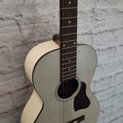 Art and Lutherie Roadhouse Faded Cream A/E Parlor Guitar