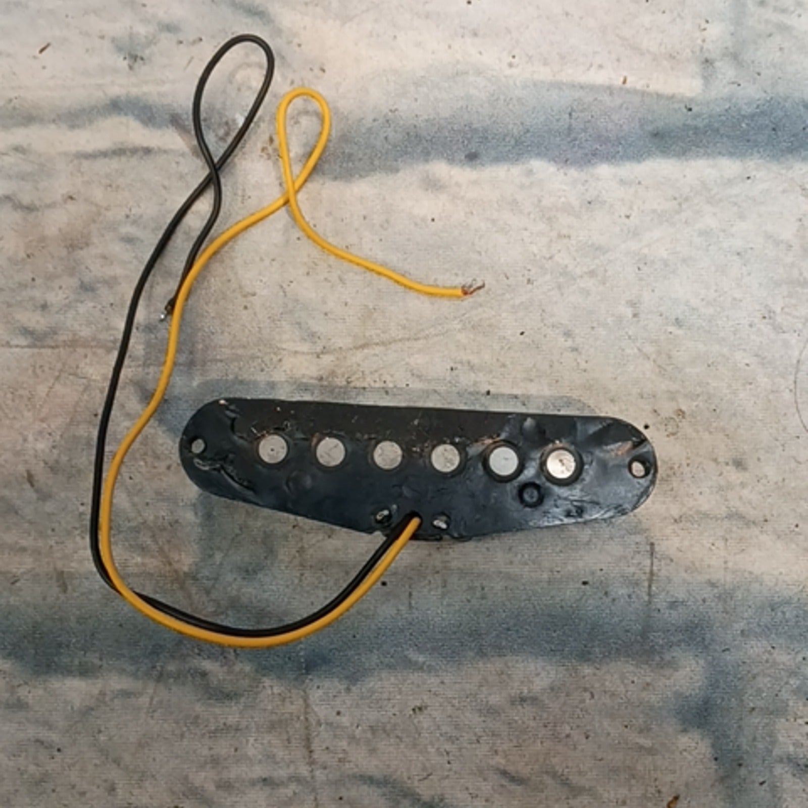 Unknown Single Coil Strat Middle Pickup