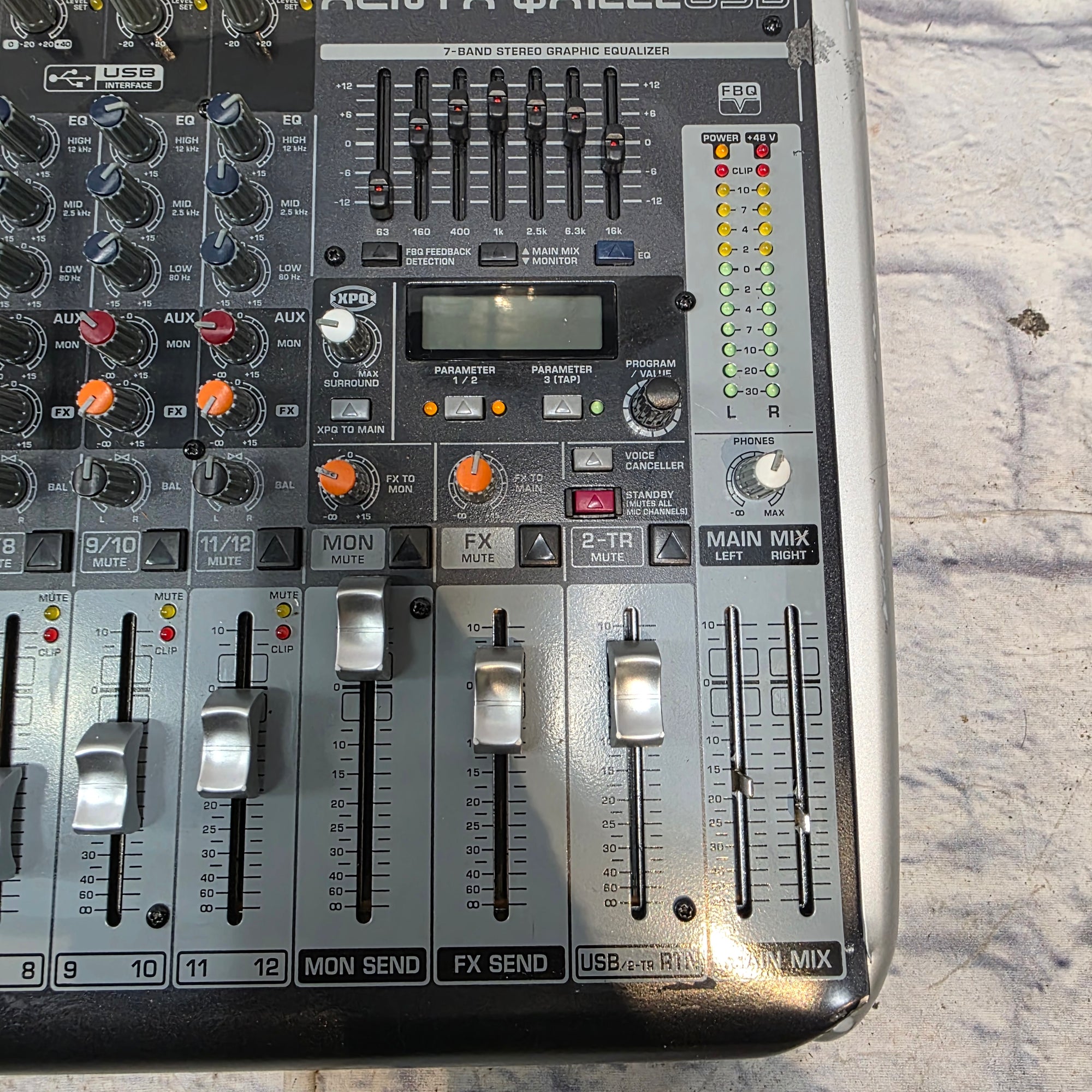 Behringer Xenyyx QX1222USB Mixer