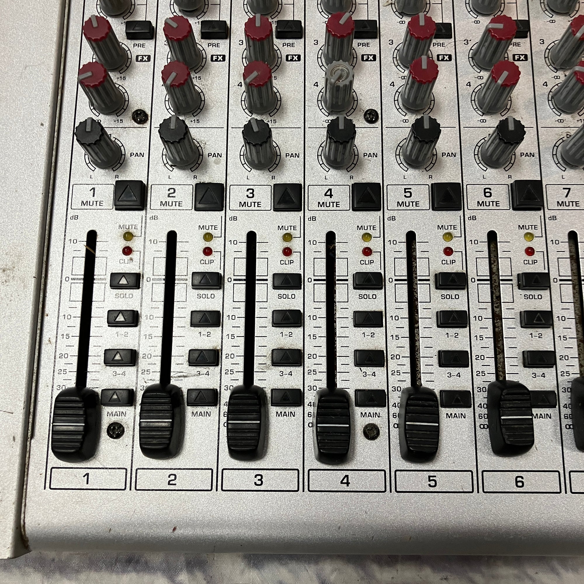 Behringer UB2442FX-Pro Rackmounted Mixer