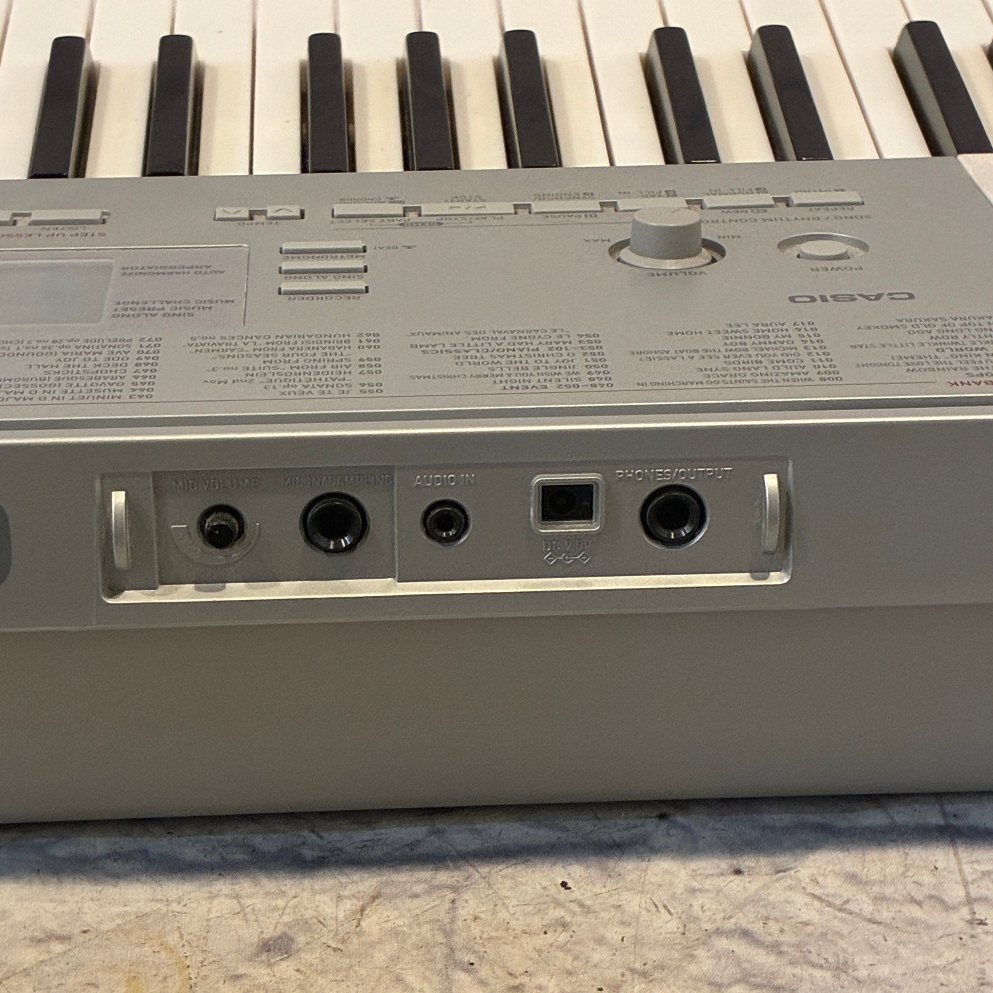 Casio LK-280 Electric Keyboard Piano