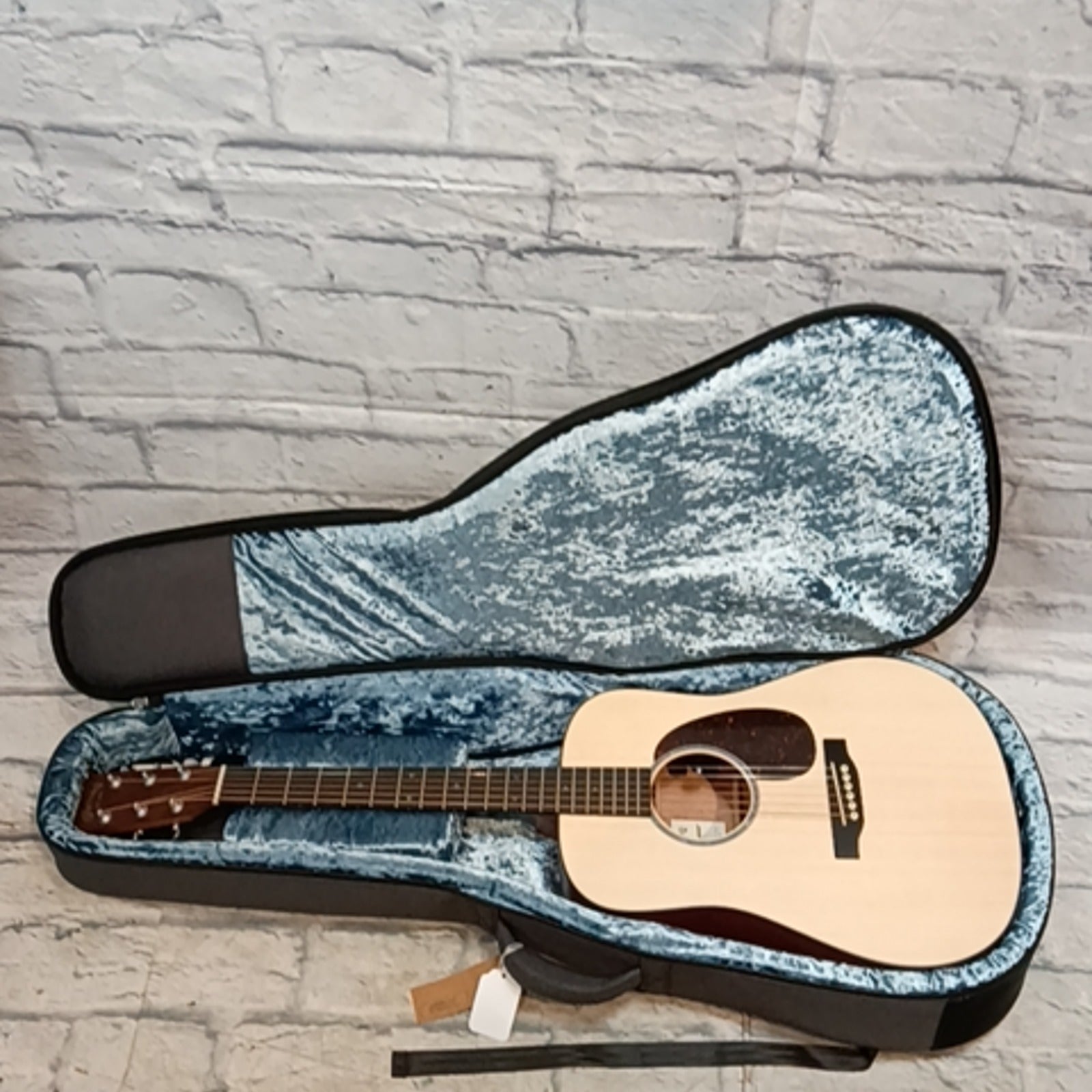 Martin Martin D Jr-E Dreadnought Acoustic/Electric Guitar with Gig  Acoustic Guitar