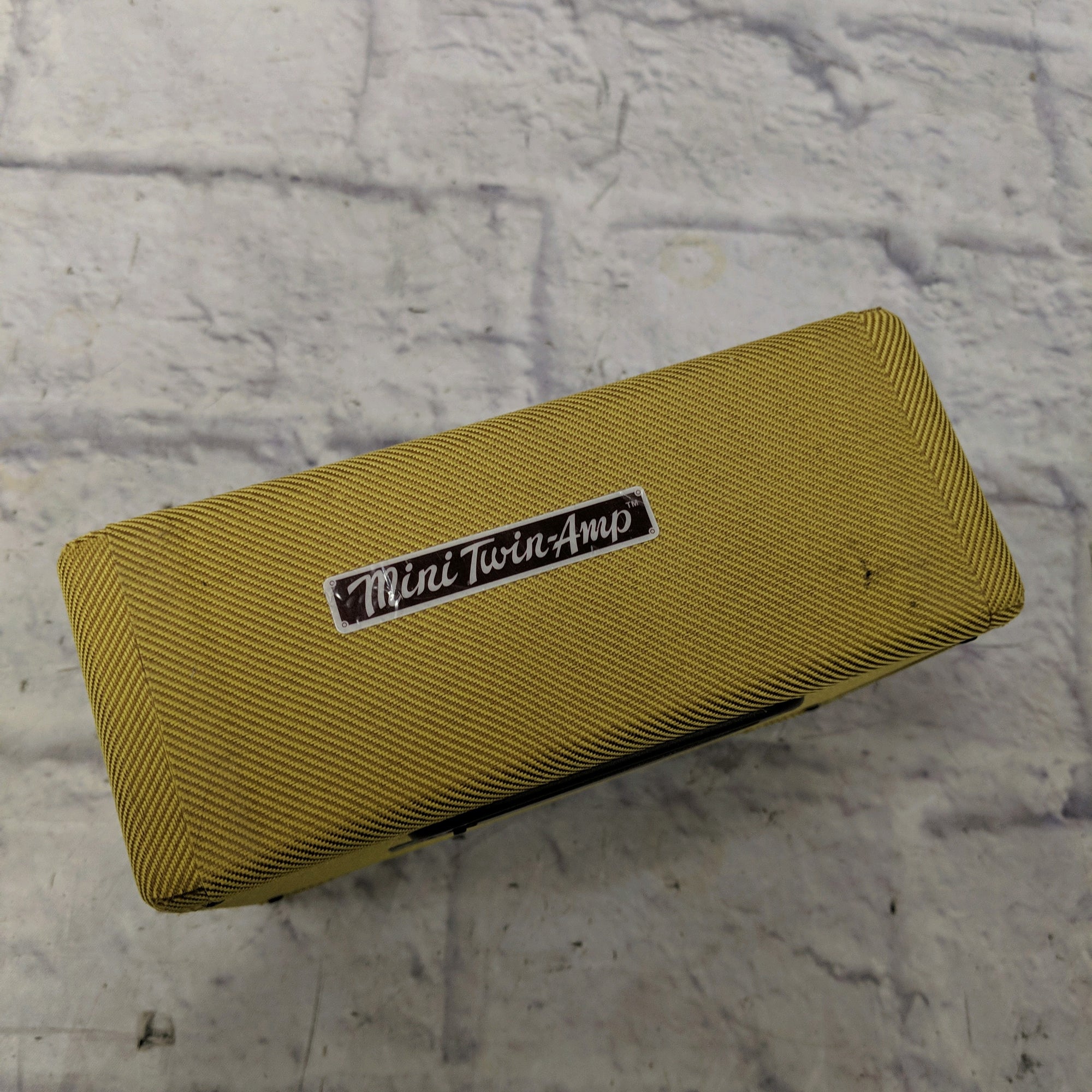 Fender Mini 57 Twin Amp null