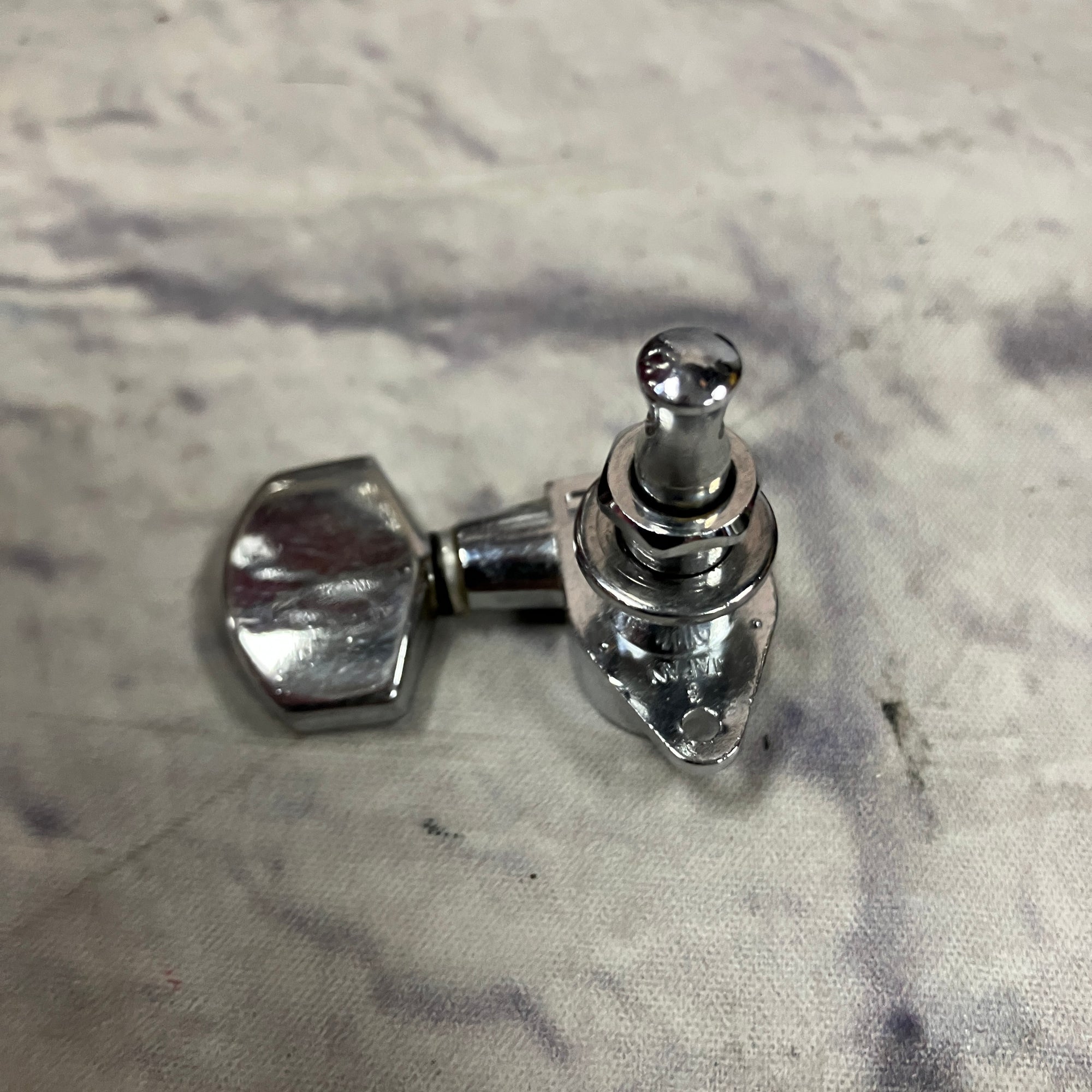 Alvarez Single 3x3 Tuning Machine Bass Side