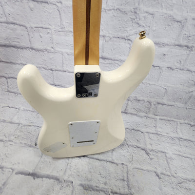 Fender Mexican Roland Ready Strat White Electric Guitar
