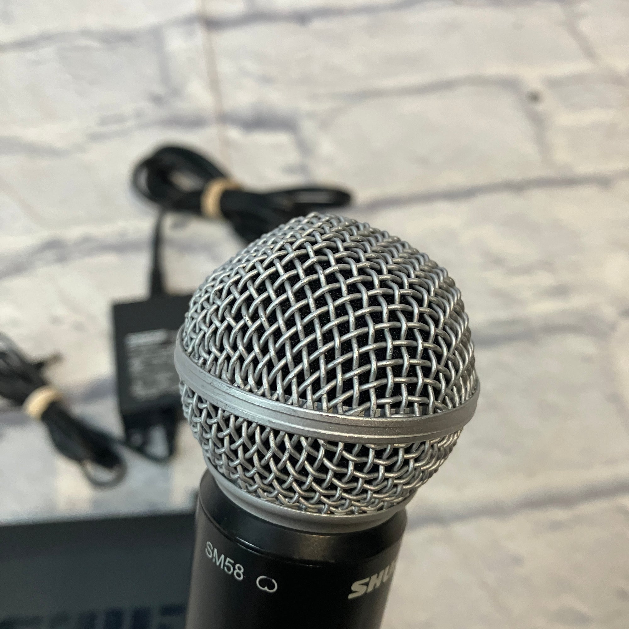 Shure SLX4 & BLX4 Wireless Receiver and Microphone