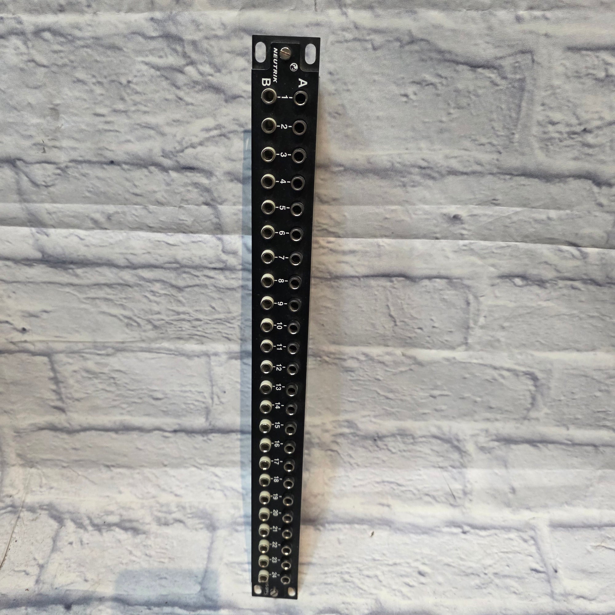 Neutrik NYS-SPP-L Rack Patchbay