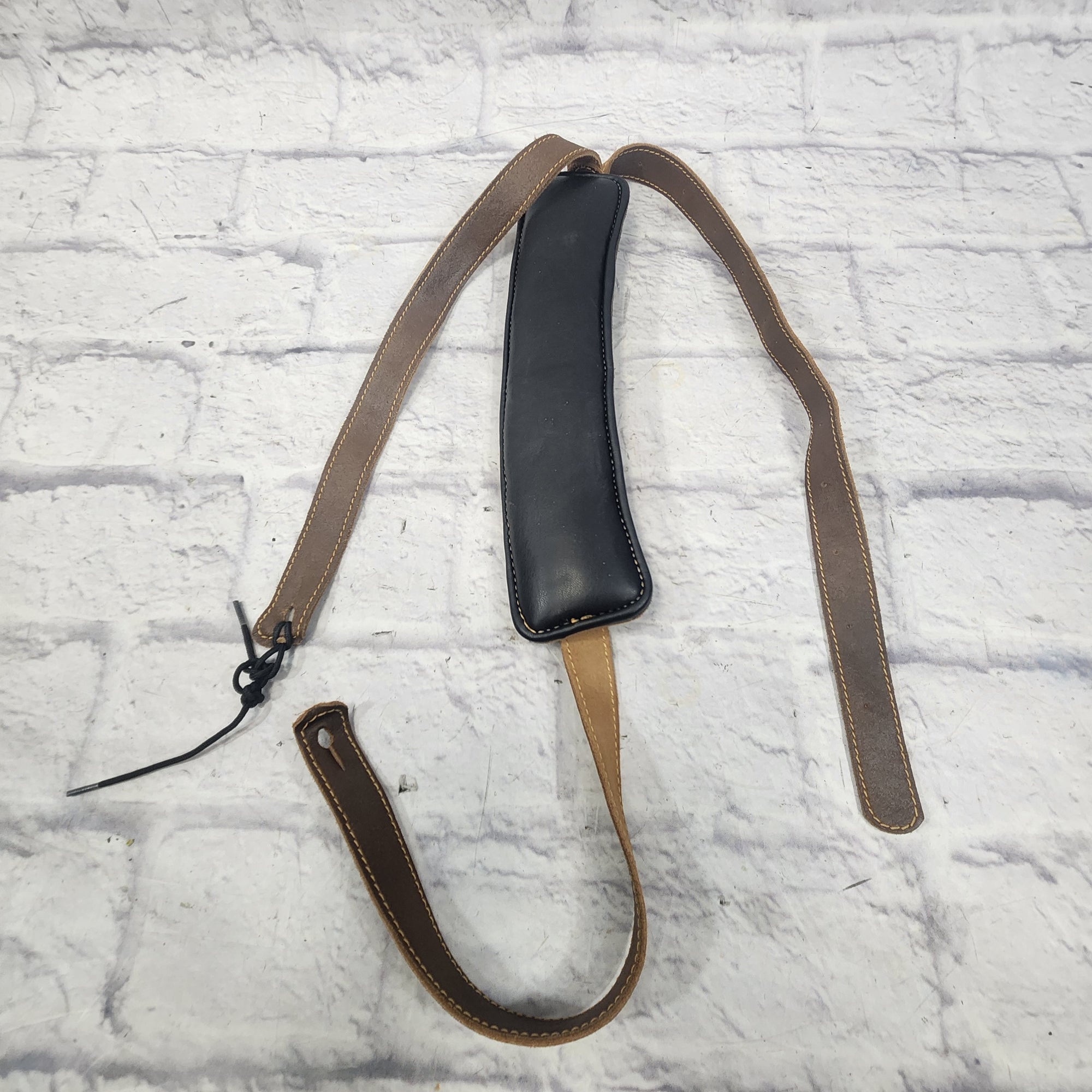 Unknown Leather Guitar Strap with Fabric Stripe