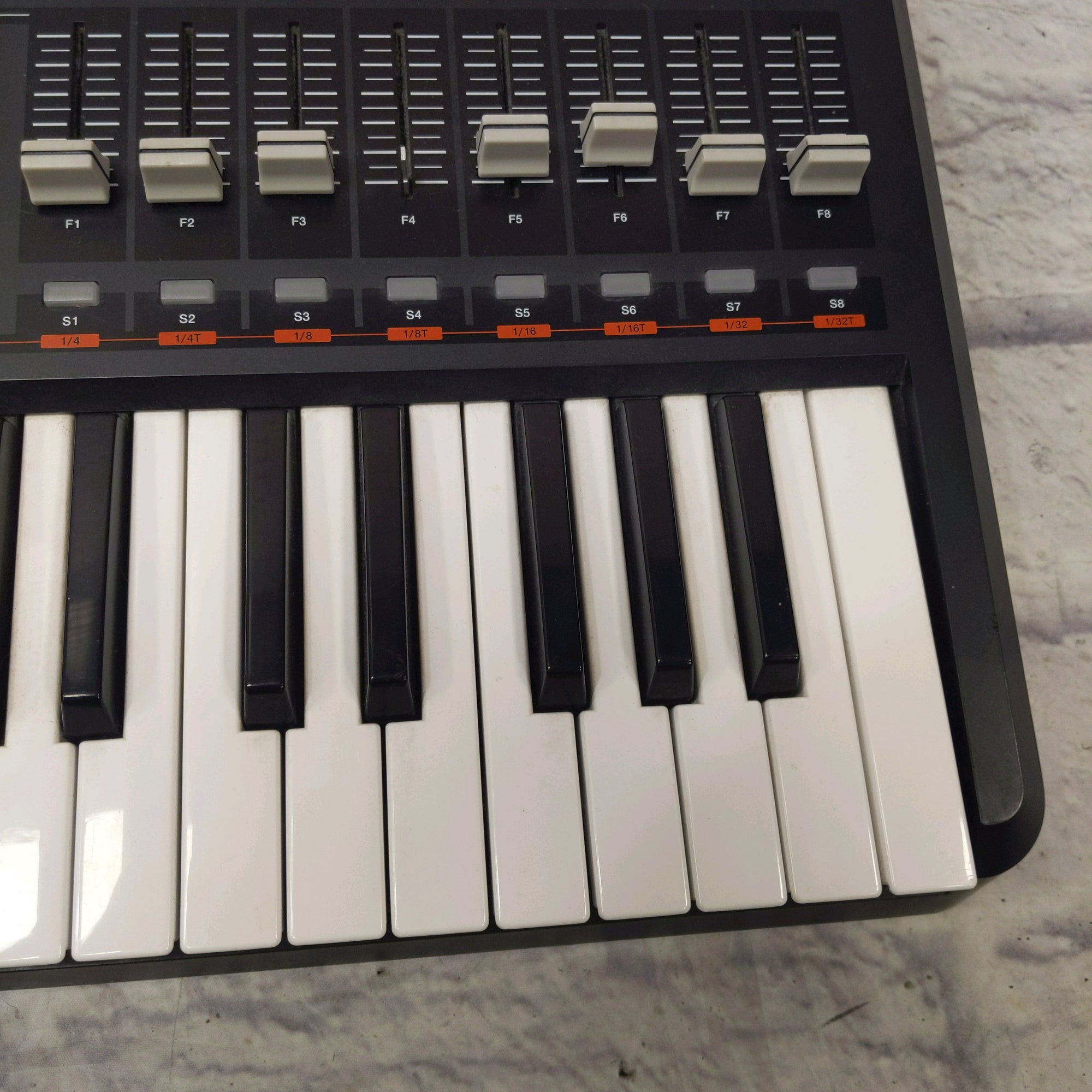 Akai MPK 49 UBS/MIDI Controller AS-IS