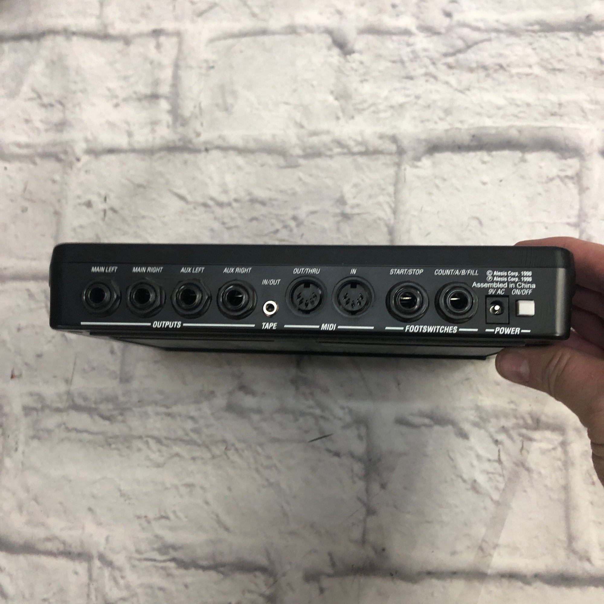 Alesis SR16 Drum Machine